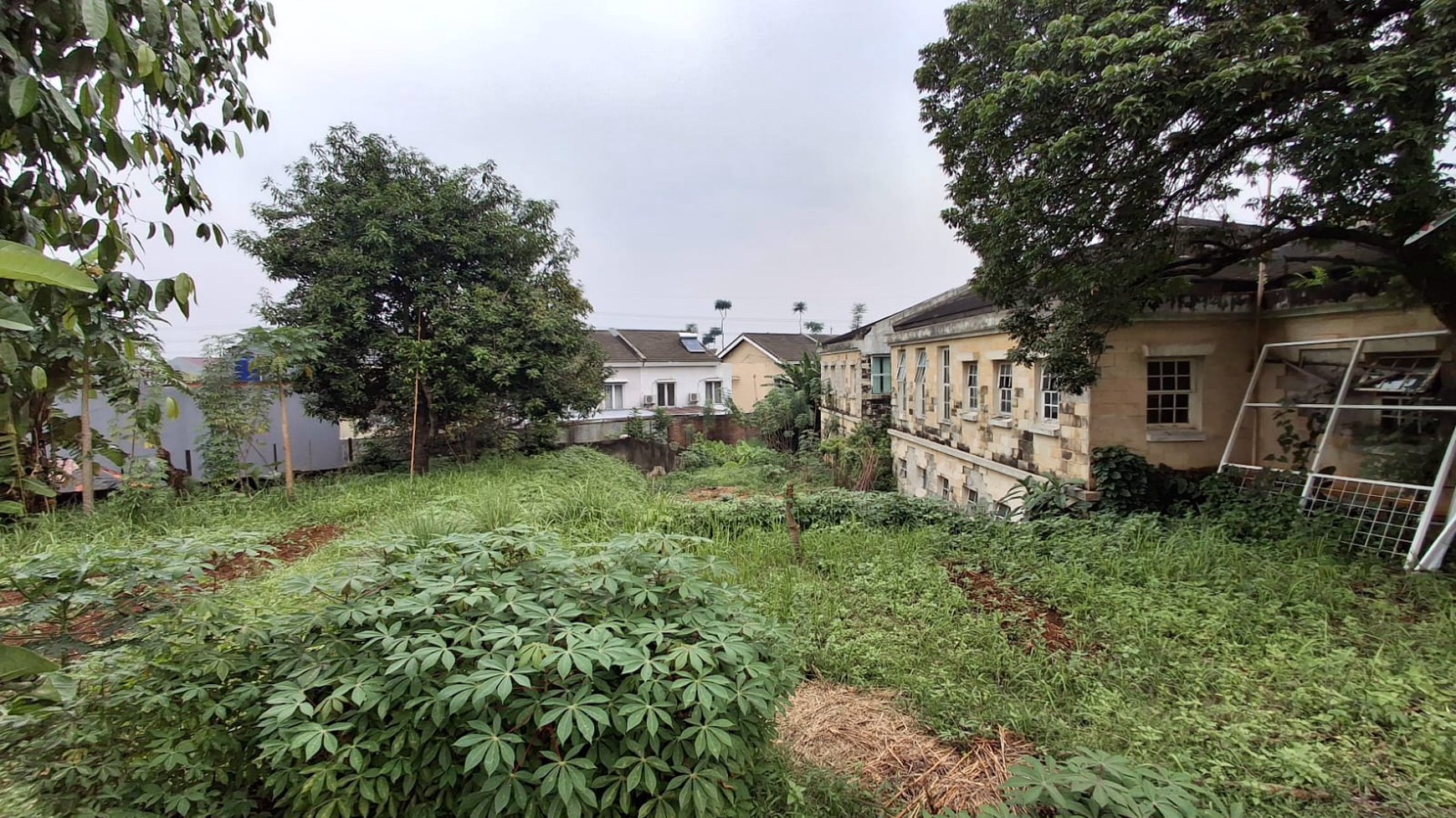 Rumah Tua Hitung Tanah area Jl WR Supratman, Ciputat Timur, Tangerang Selatan.