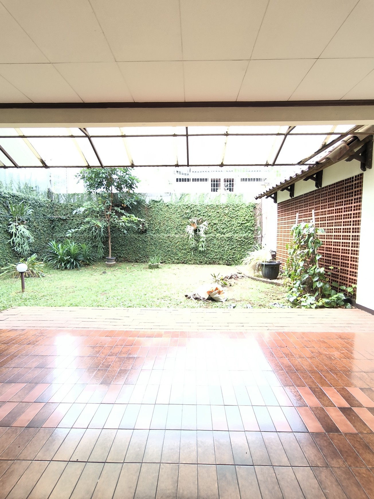 Rumah Terawat Siap Huni dalam komplek yang Tenang dan Asri di Bintaro Sektor 1