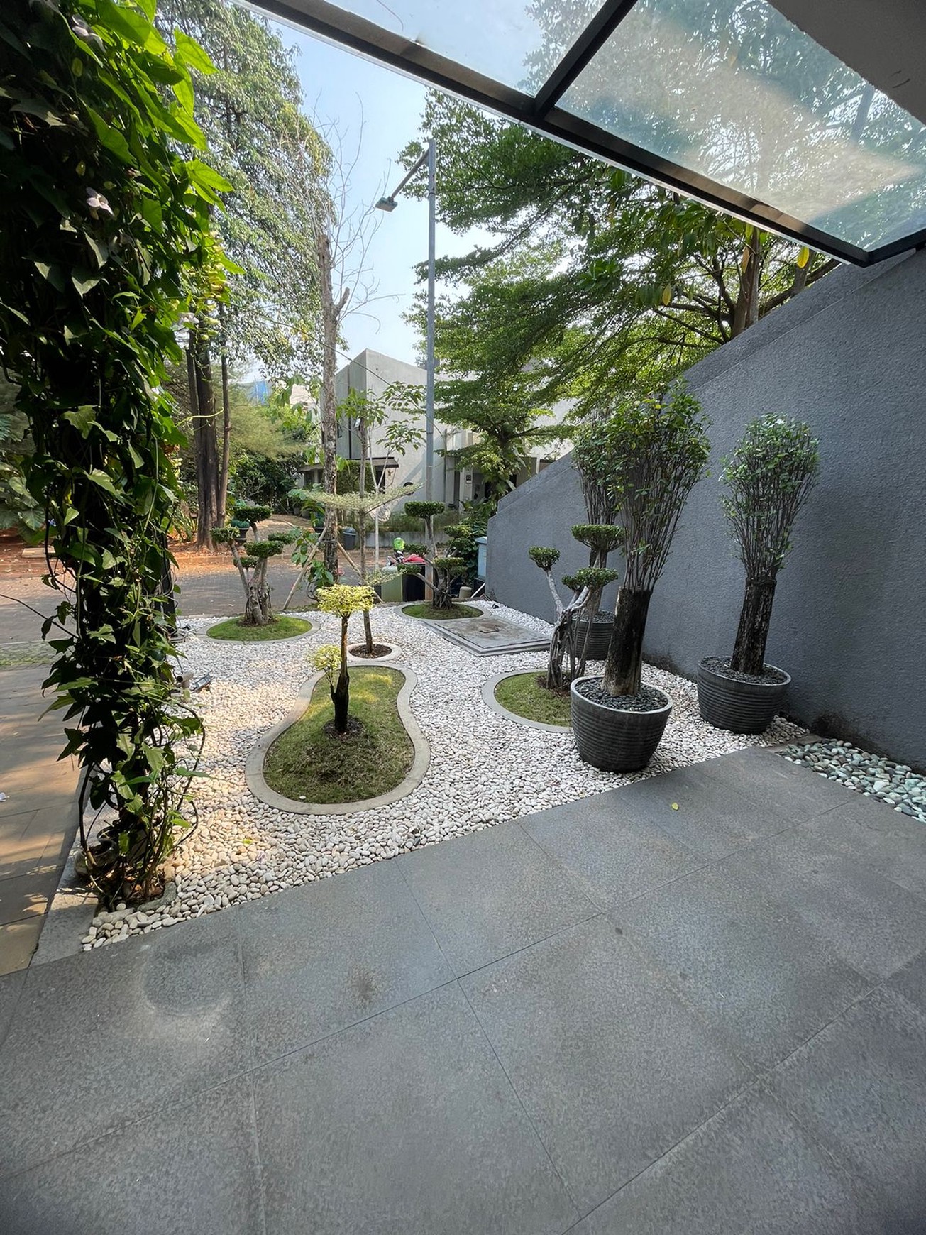 Rumah Mewah 2 Lantai KT 5+1 KM 4+1 Siap Huni Lokasi Strategis Sudah SHM