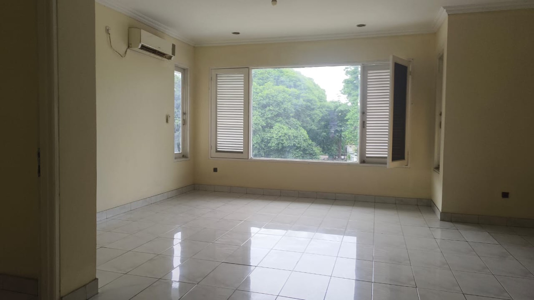 Disewakan Rumah untuk Usaha / Klinik - Lokasi Strategis di Pondok Indah