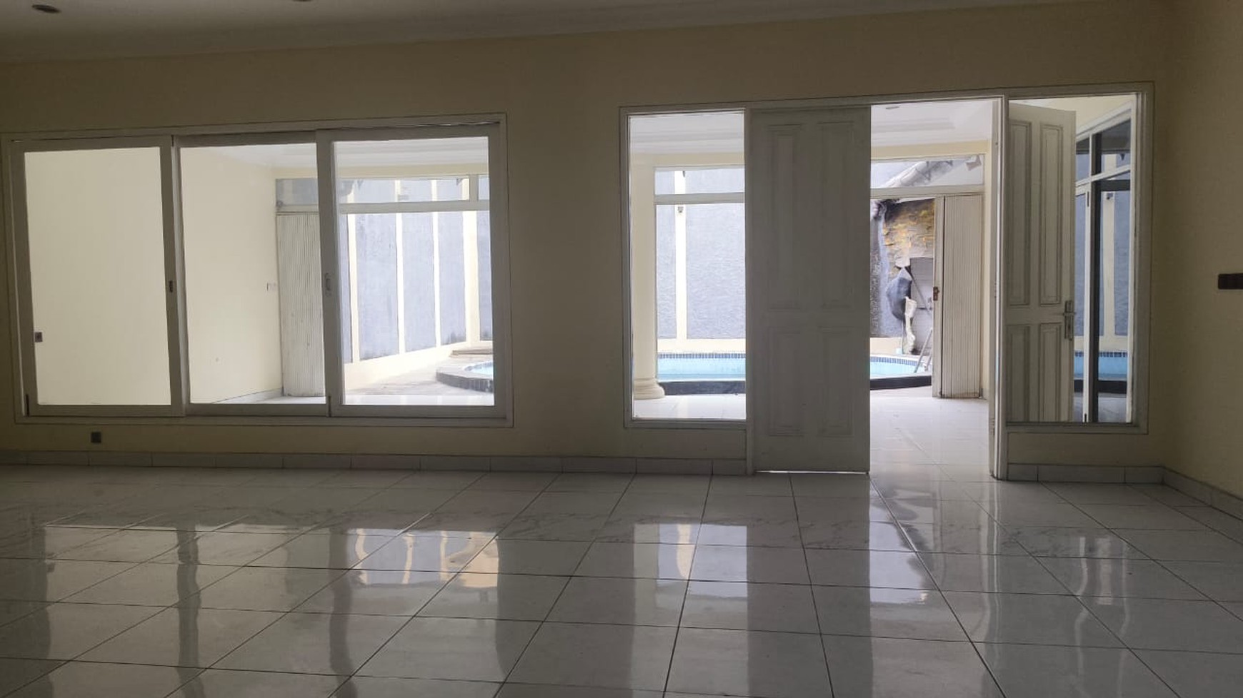 Disewakan Rumah untuk Usaha / Klinik - Lokasi Strategis di Pondok Indah
