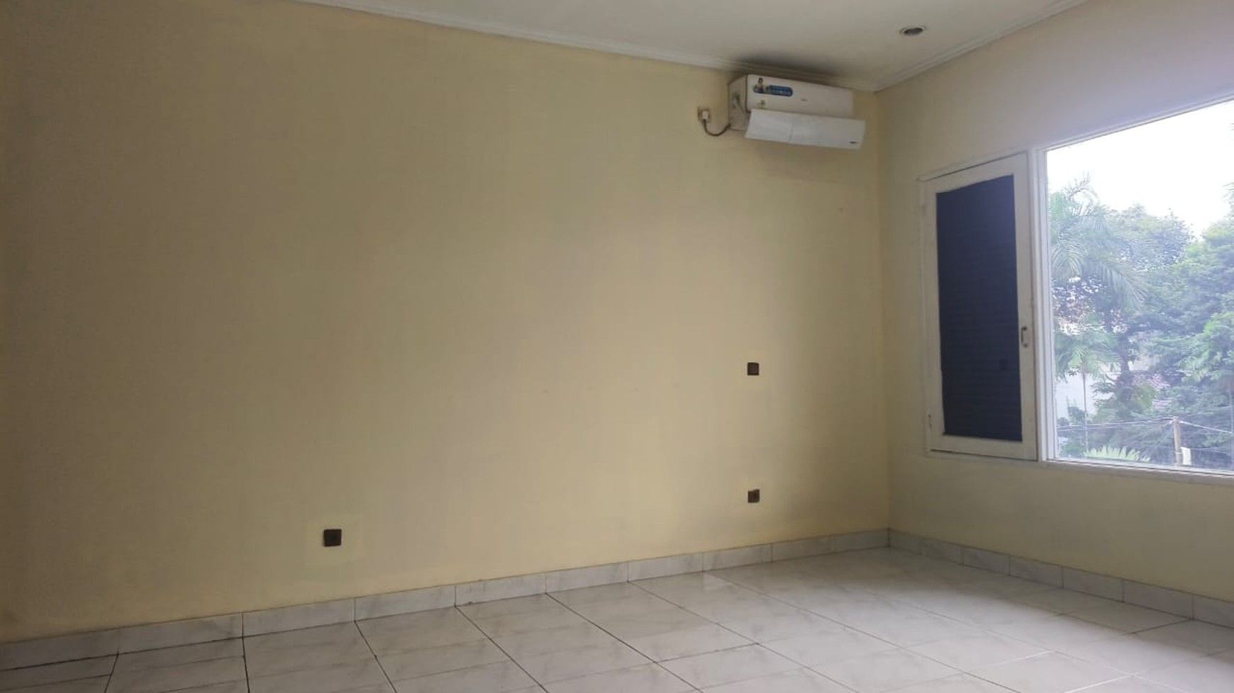 Disewakan Rumah untuk Usaha / Klinik - Lokasi Strategis di Pondok Indah