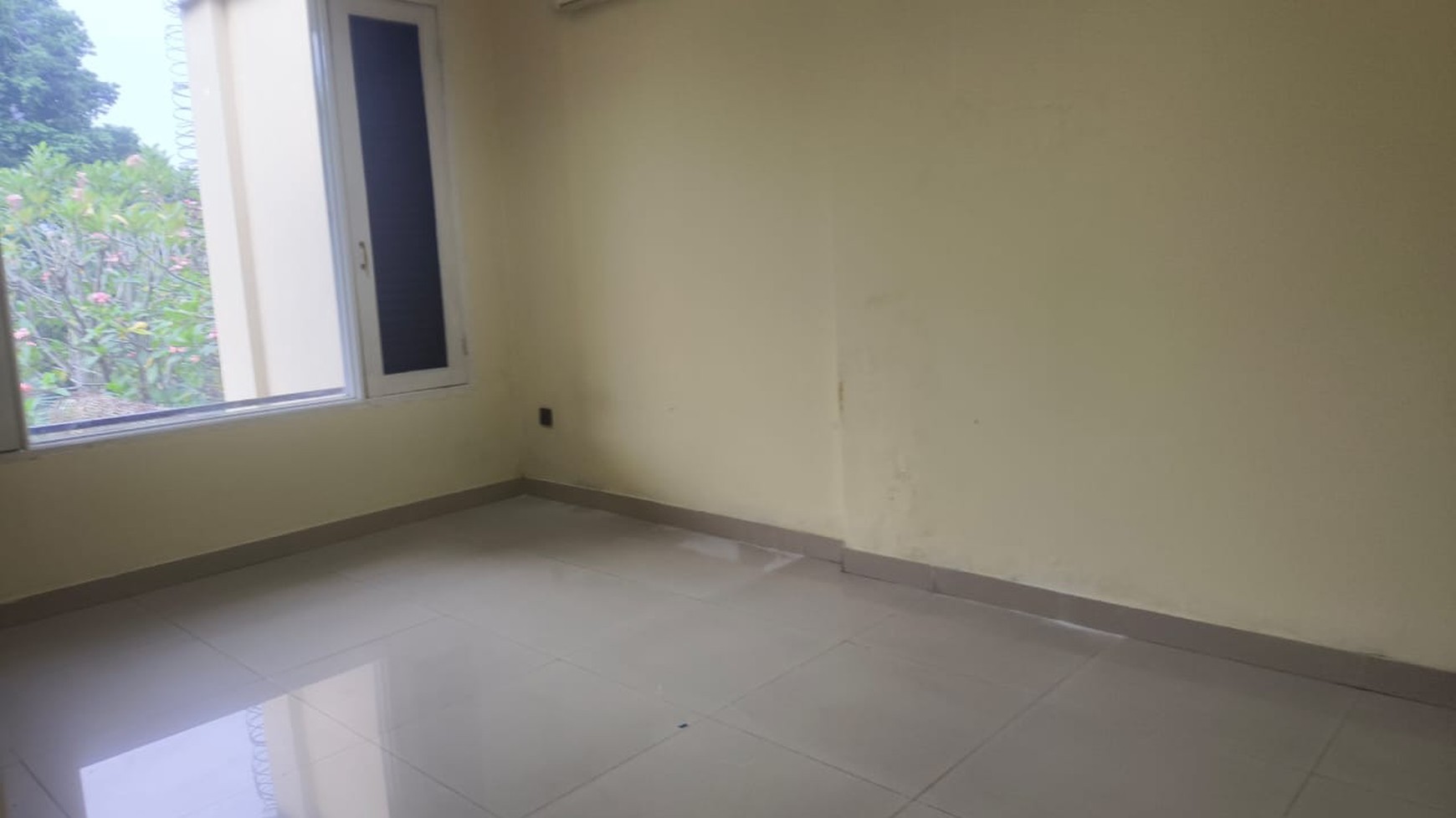 Disewakan Rumah untuk Usaha / Klinik - Lokasi Strategis di Pondok Indah