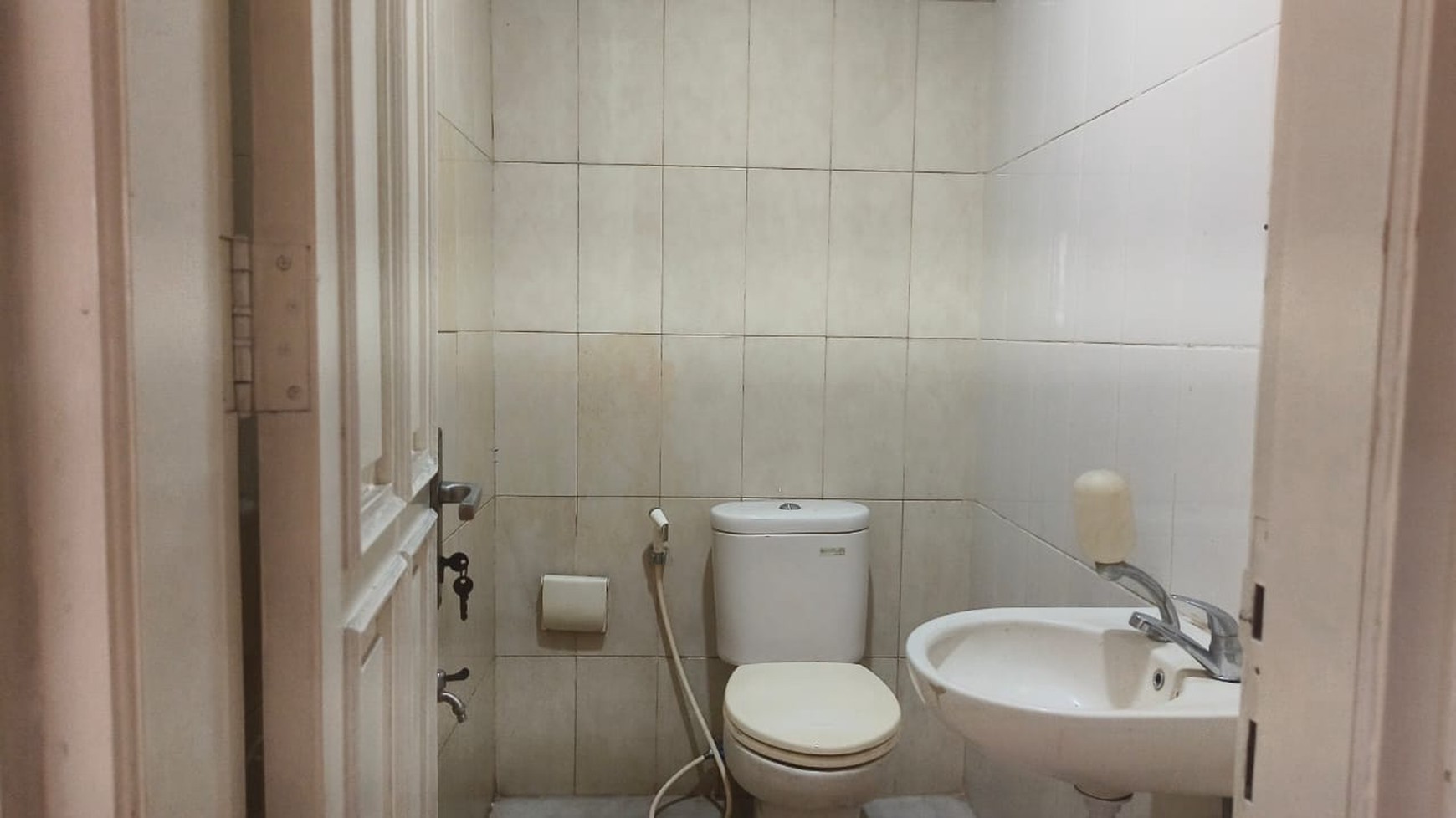 Disewakan Rumah untuk Usaha / Klinik - Lokasi Strategis di Pondok Indah