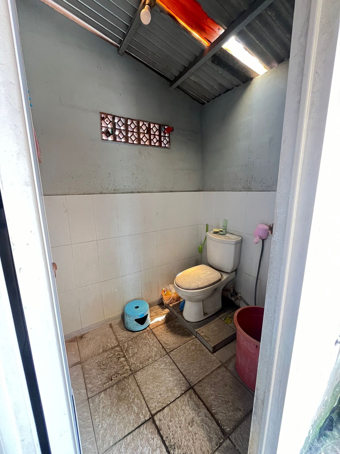 Dijual Rumah Usaha dan Kos Kosan - Lokasi Super Strategis di Raya Ciputat Pondok Pinang