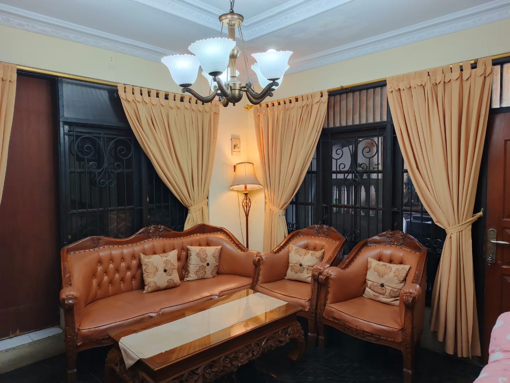Dijual Rumah Usaha dan Kos Kosan - Lokasi Super Strategis di Raya Ciputat Pondok Pinang
