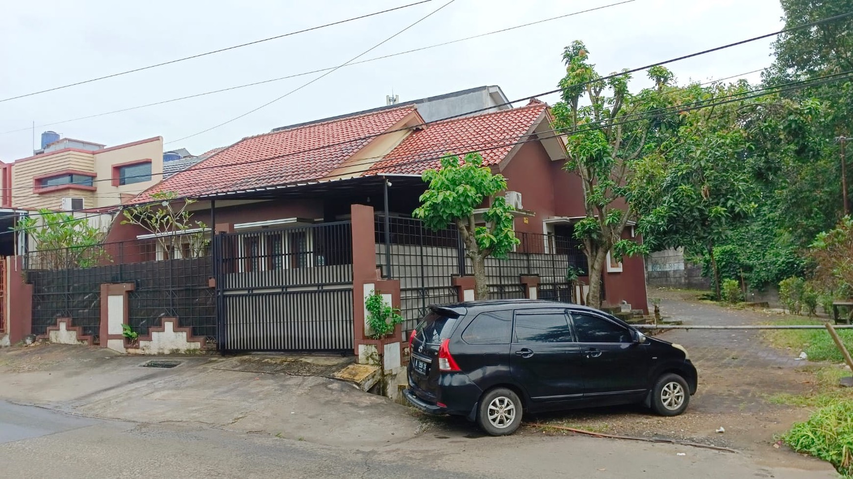  Dijual  Rumah Hook,di Cinere