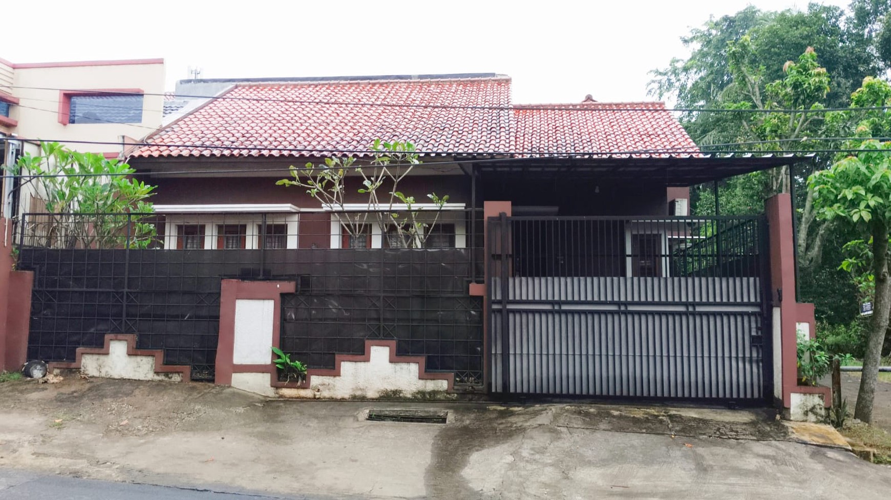 Dijual  Rumah Hook,di Cinere