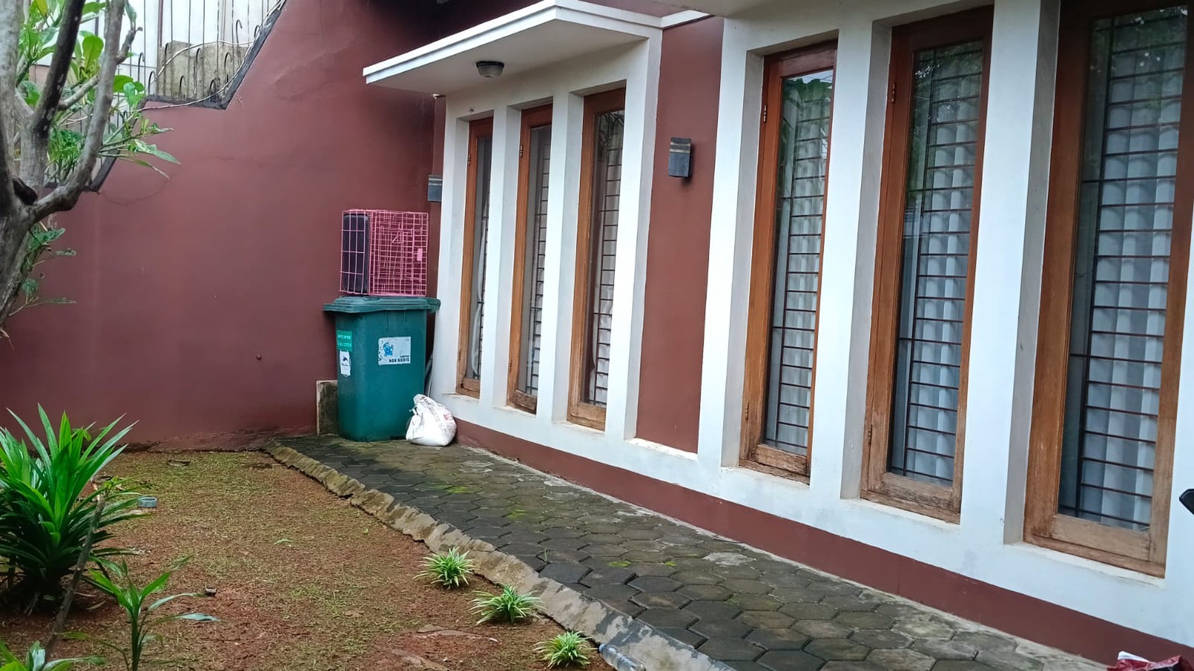  Dijual  Rumah Hook,di Cinere