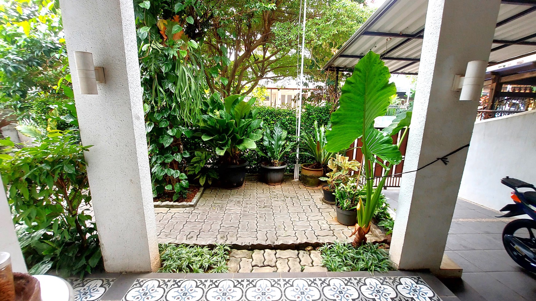 Rumah Asri dan Nyaman di Bukit Cinere Indah