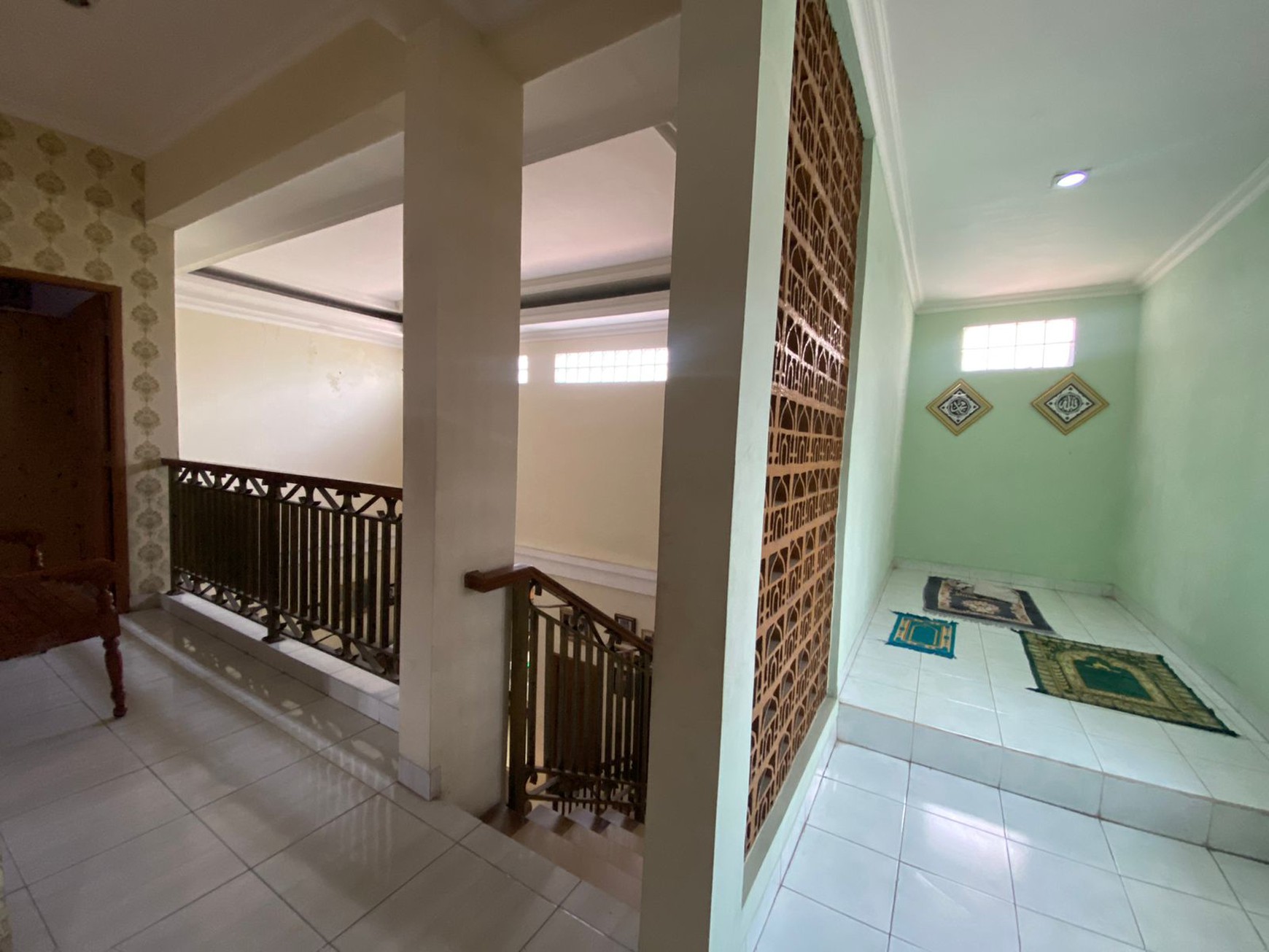 RUMAH HOMEY DAN ASRI 2 LANTAI DI PERUMAHAN TAMAN KENARI CIBUBUR