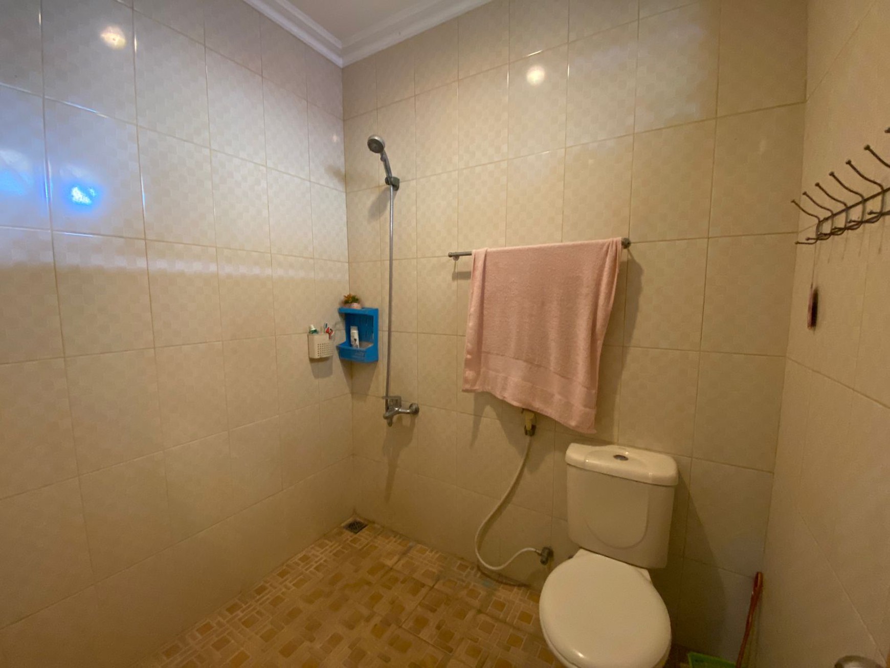 RUMAH HOMEY DAN ASRI 2 LANTAI DI PERUMAHAN TAMAN KENARI CIBUBUR