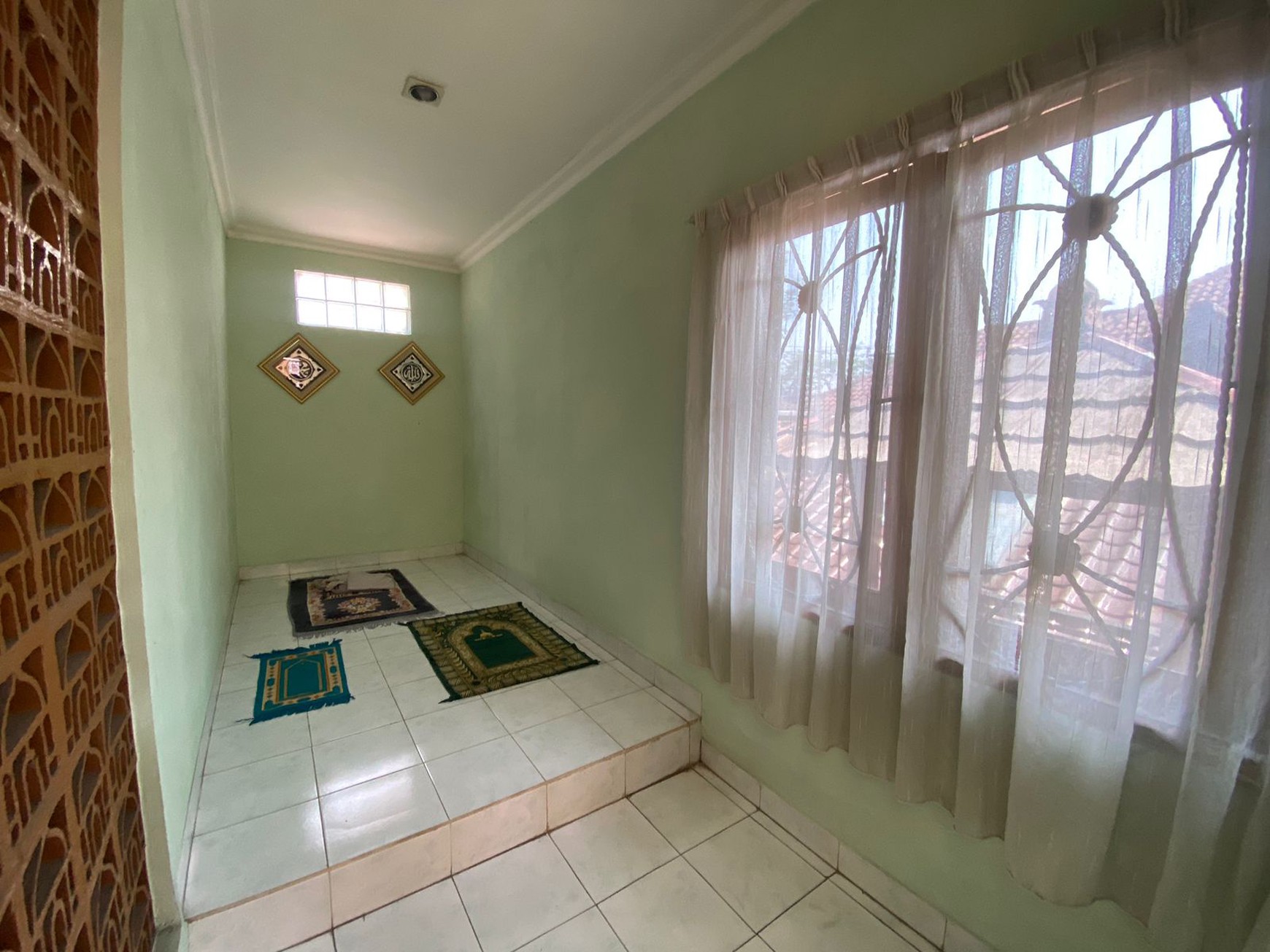 RUMAH HOMEY DAN ASRI 2 LANTAI DI PERUMAHAN TAMAN KENARI CIBUBUR