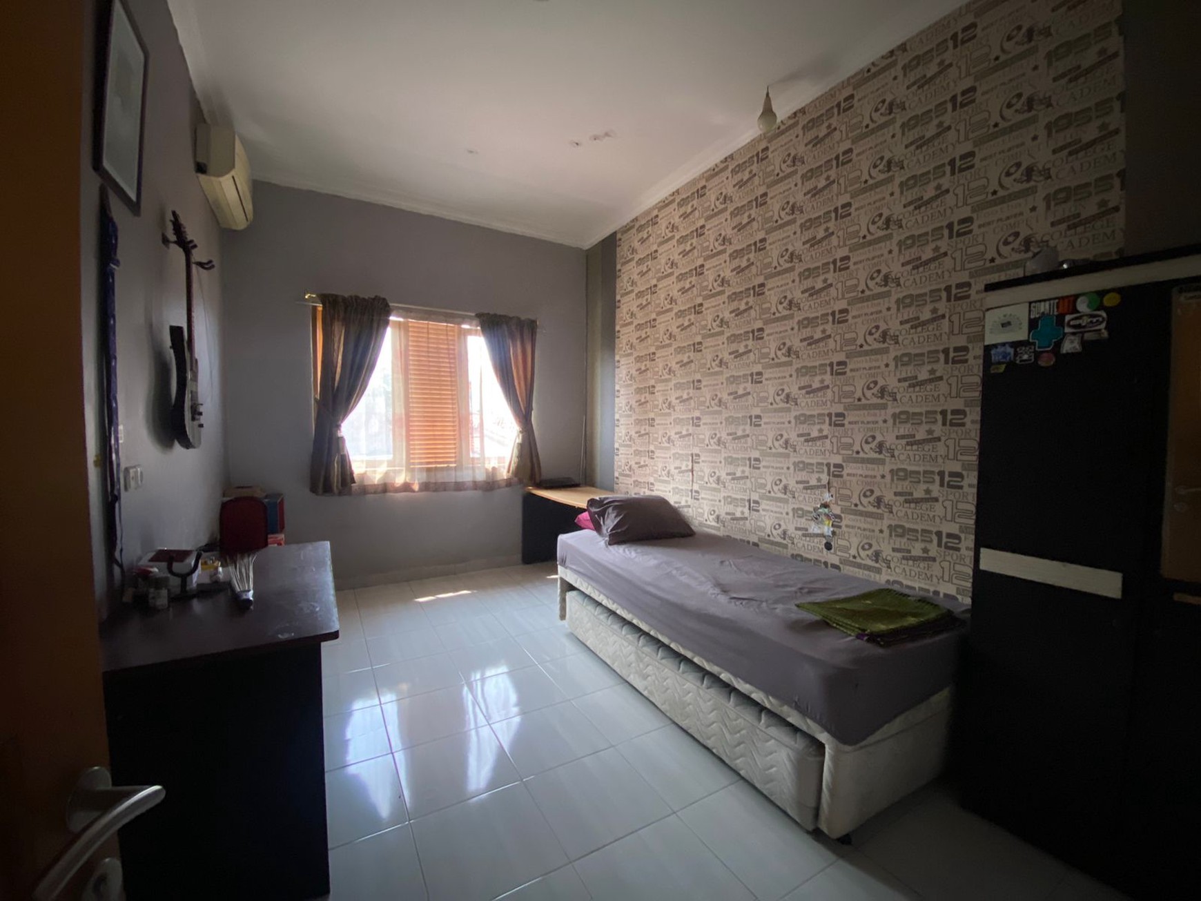 RUMAH HOMEY DAN ASRI 2 LANTAI DI PERUMAHAN TAMAN KENARI CIBUBUR