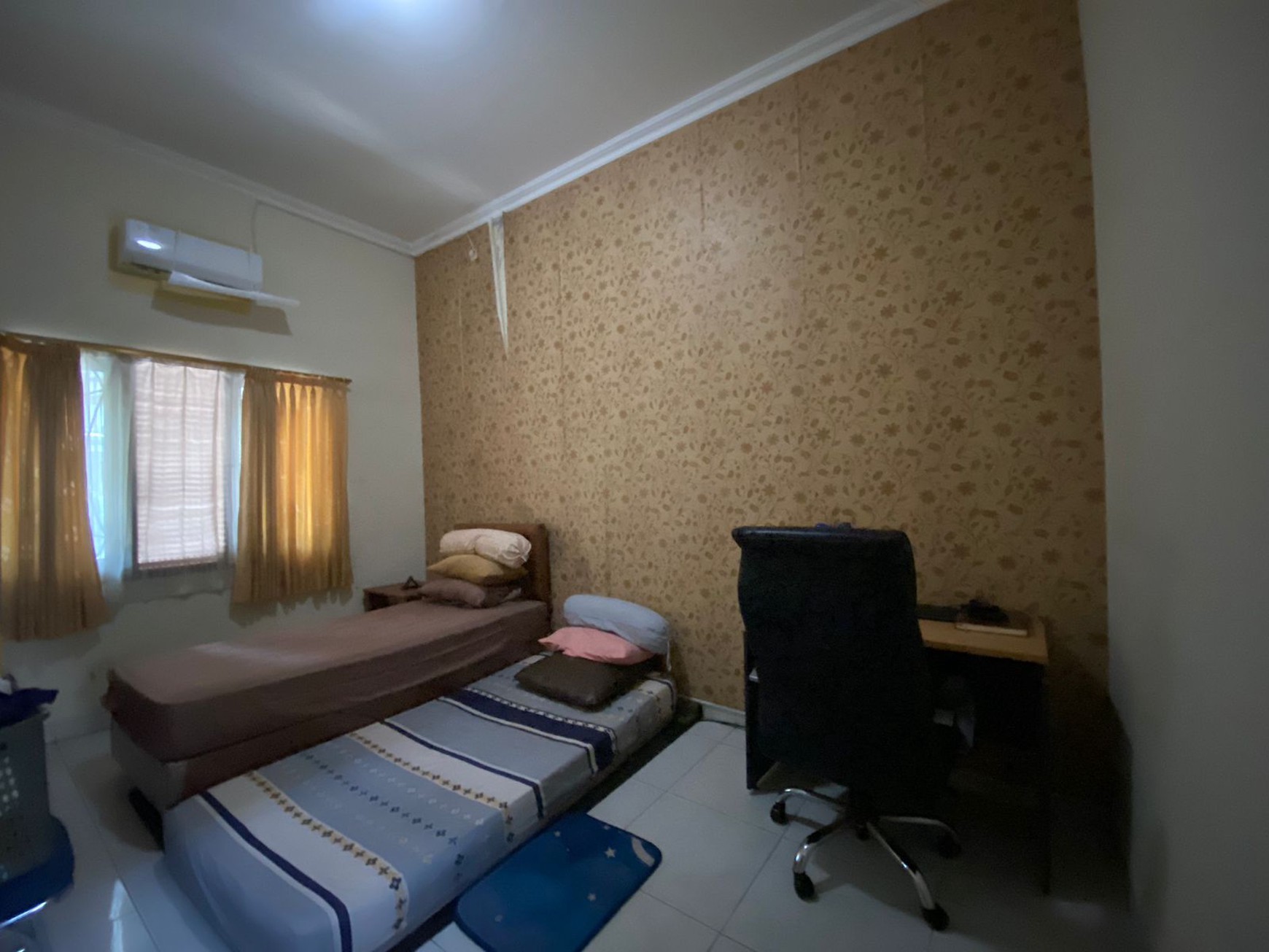 RUMAH HOMEY DAN ASRI 2 LANTAI DI PERUMAHAN TAMAN KENARI CIBUBUR