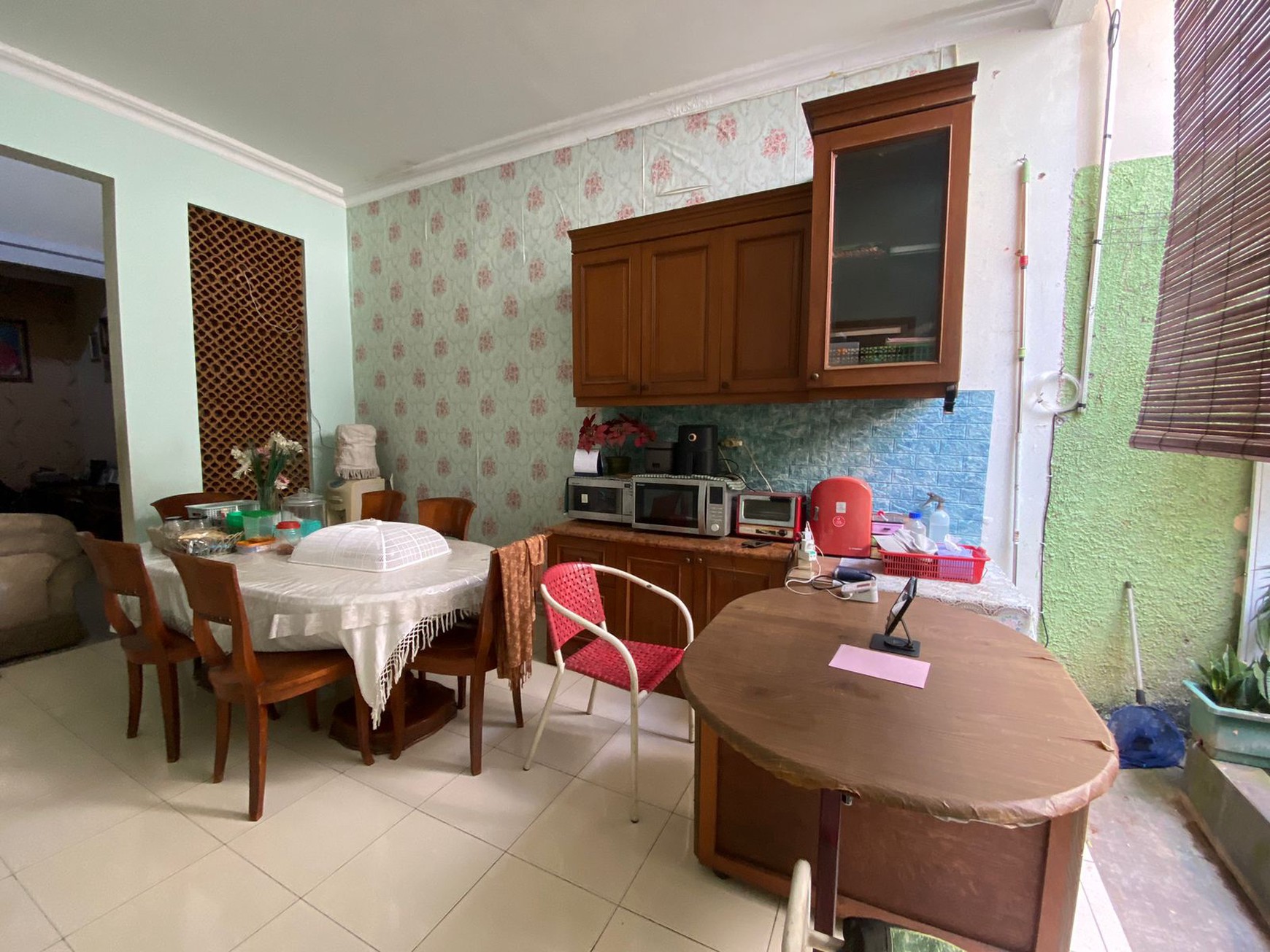 RUMAH HOMEY DAN ASRI 2 LANTAI DI PERUMAHAN TAMAN KENARI CIBUBUR