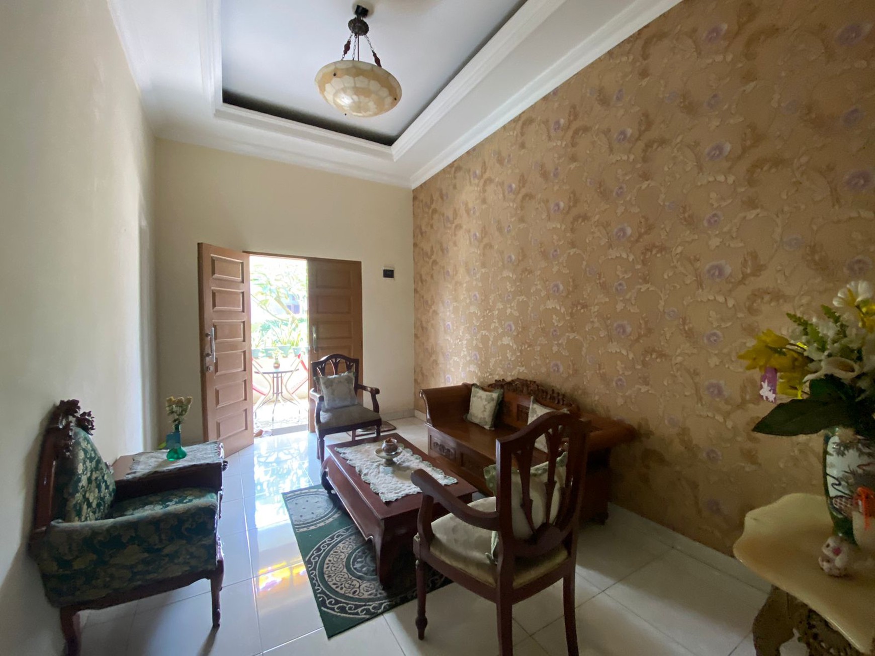 RUMAH HOMEY DAN ASRI 2 LANTAI DI PERUMAHAN TAMAN KENARI CIBUBUR