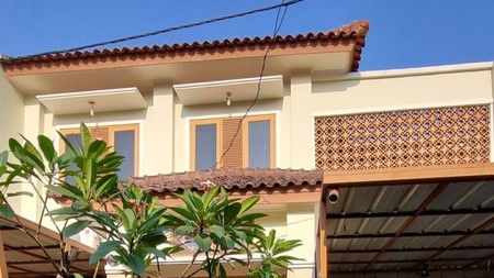 RUMAH HOMEY DAN ASRI 2 LANTAI DI PERUMAHAN TAMAN KENARI CIBUBUR