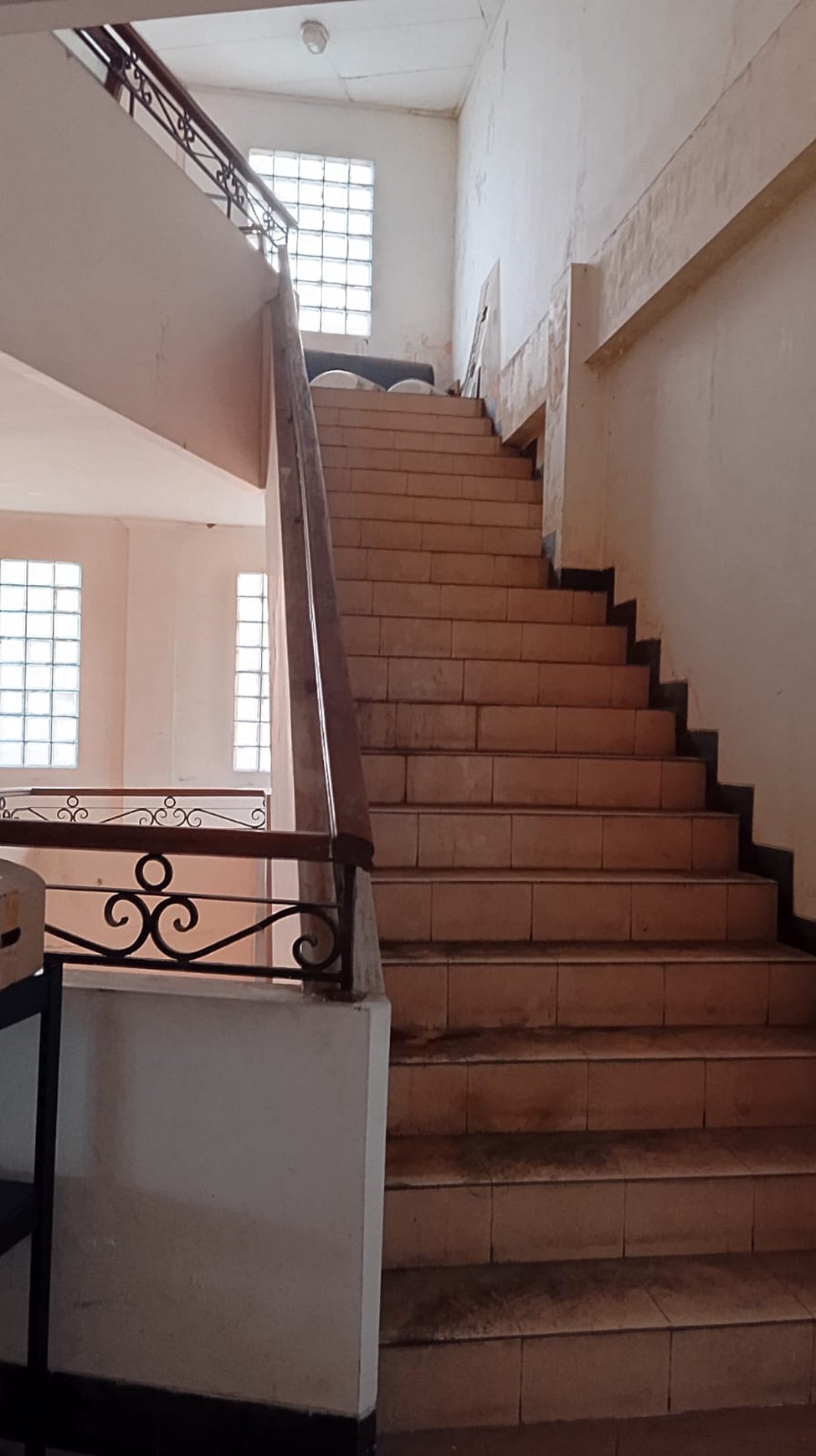 Gedung Perkantoran 4 Lantai di Warung Buncit Siap Pakai