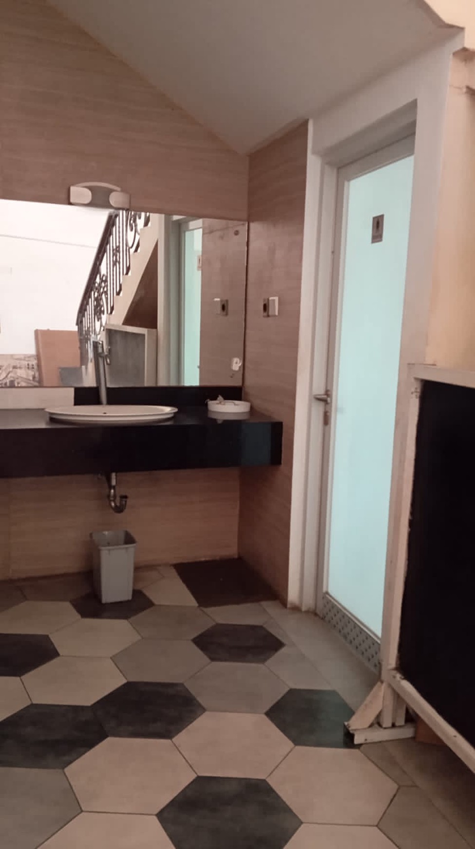 Gedung Perkantoran 4 Lantai di Warung Buncit Siap Pakai