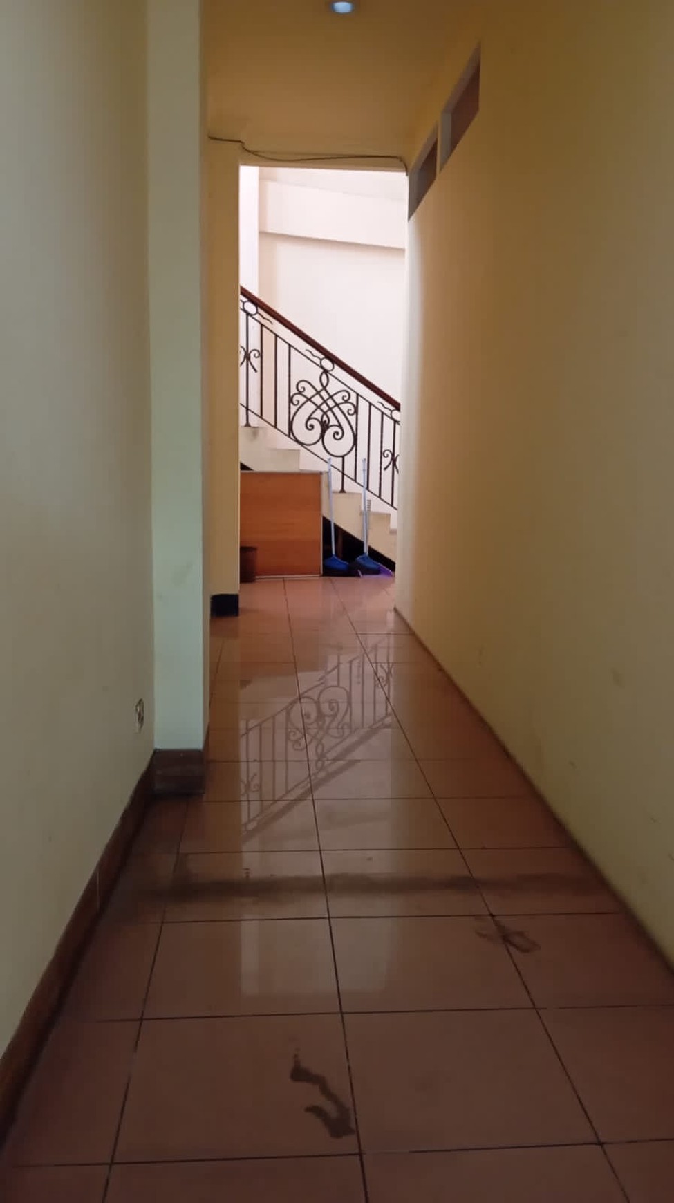 Gedung Perkantoran 4 Lantai di Warung Buncit Siap Pakai