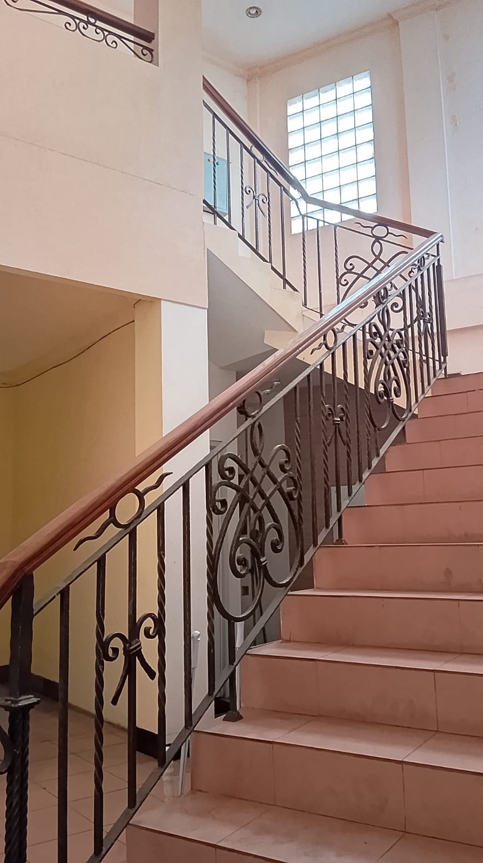 Gedung Perkantoran 4 Lantai di Warung Buncit Siap Pakai