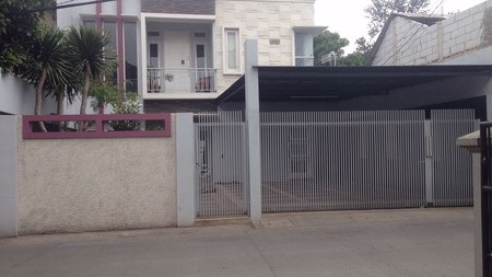 Rumah 2 Lantai, Bagus ada halaman belakang di Pondok Karya