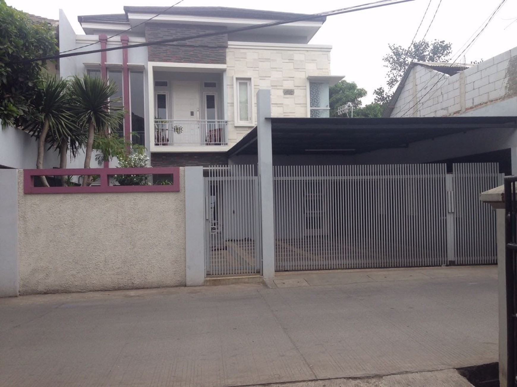 Rumah 2 Lantai, Bagus ada halaman belakang di Pondok Karya