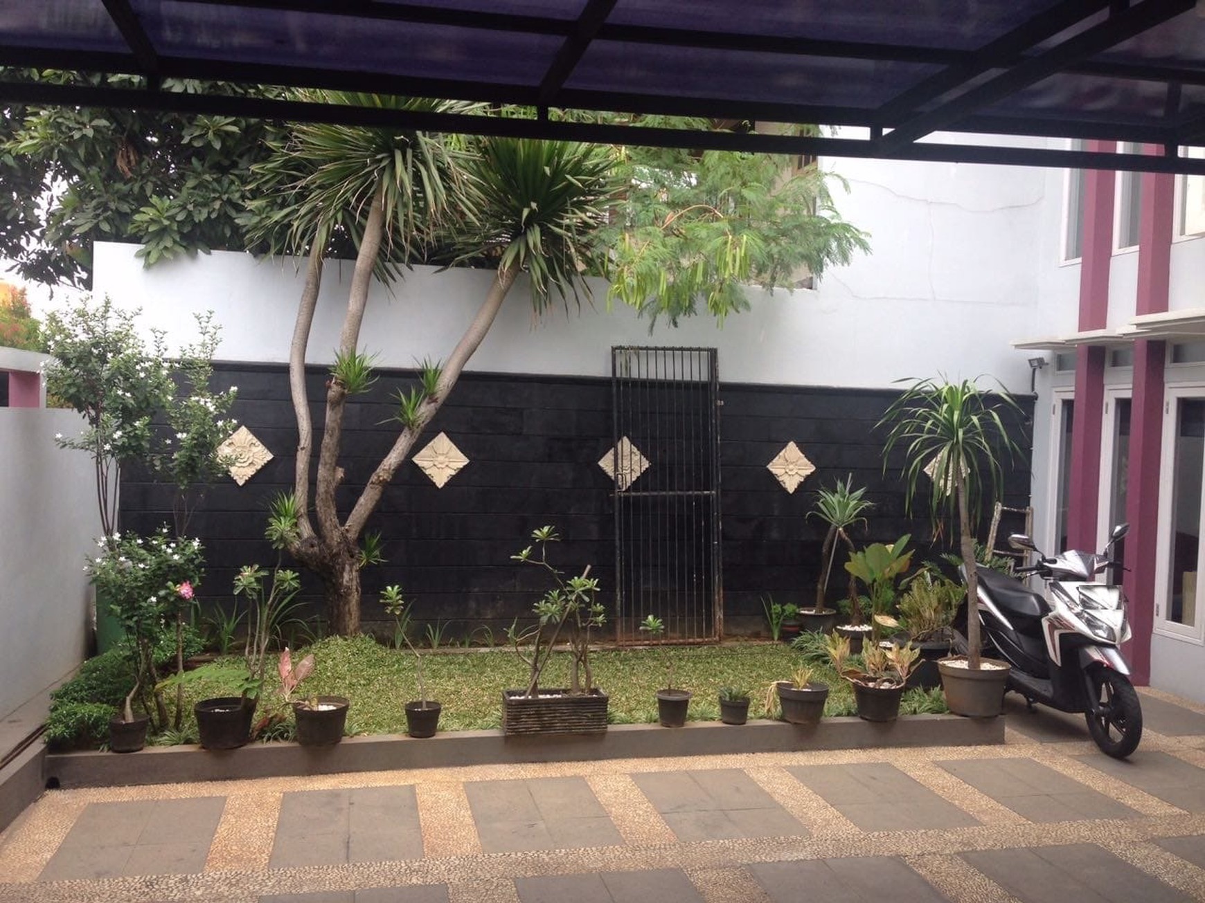 Rumah 2 Lantai, Bagus ada halaman belakang di Pondok Karya