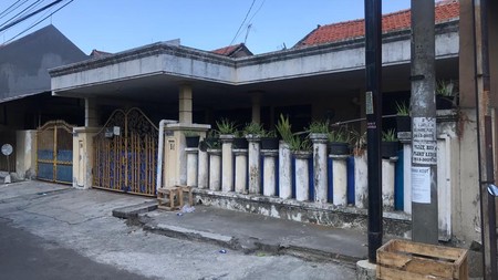 Dijual 2 Rumah Bergandengan di Rungkut Asri Utara - Luas 400 m&#xb2;, Siap Huni!