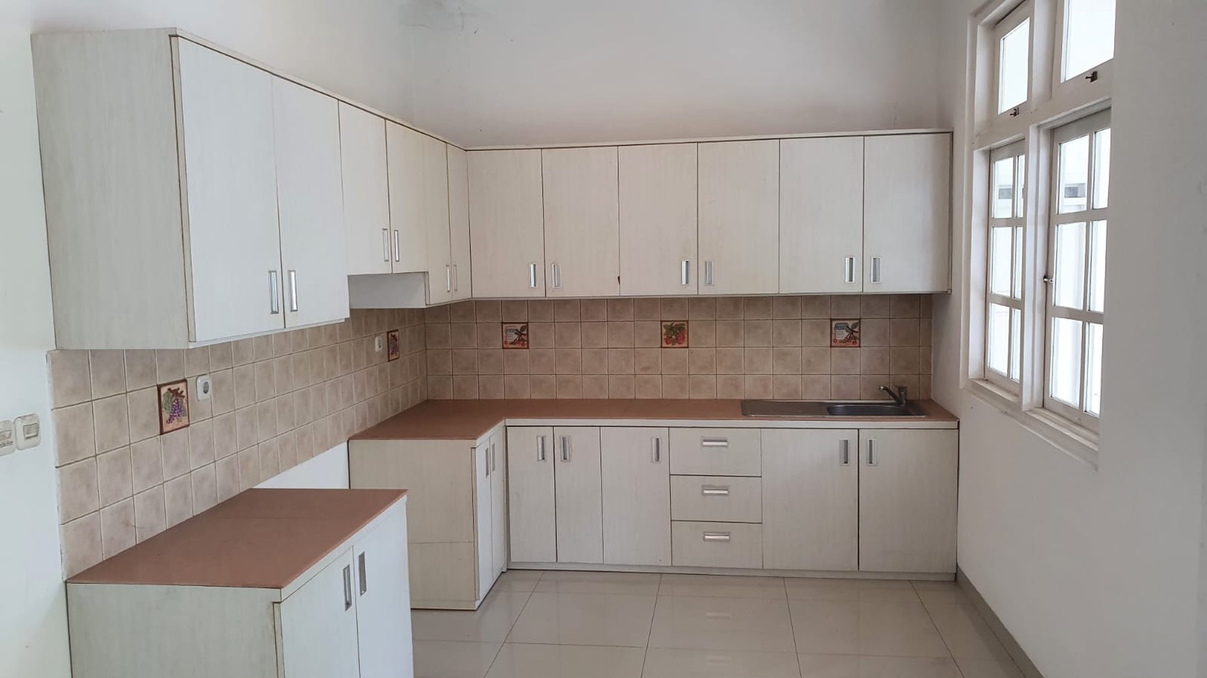 Rumah Mewah di Cipete Luas 670m2 Halaman Belakang Luas