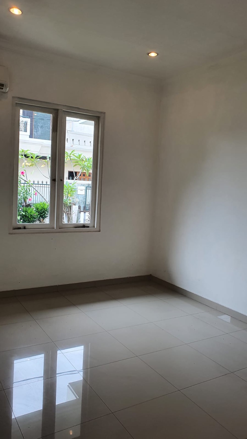 Rumah Mewah di Cipete Luas 670m2 Halaman Belakang Luas