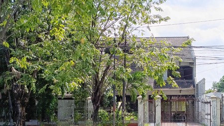 Jual Rumah Bangunan Lama Luas Tanah 675m&#xb2; di Jl. Raya Kendangsari, Tenggilis Mejoyo (Strategis!)