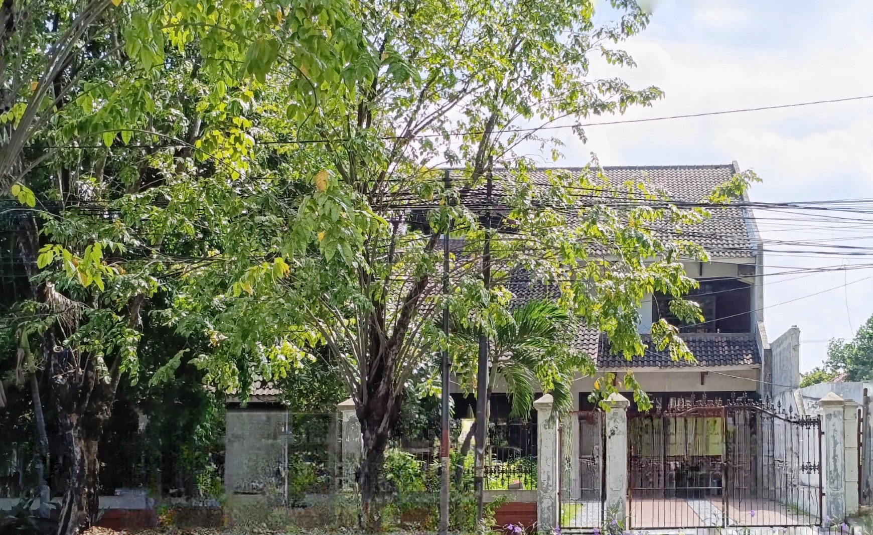 Jual Rumah Bangunan Lama Luas Tanah 675m² di Jl. Raya Kendangsari, Tenggilis Mejoyo (Strategis!)
