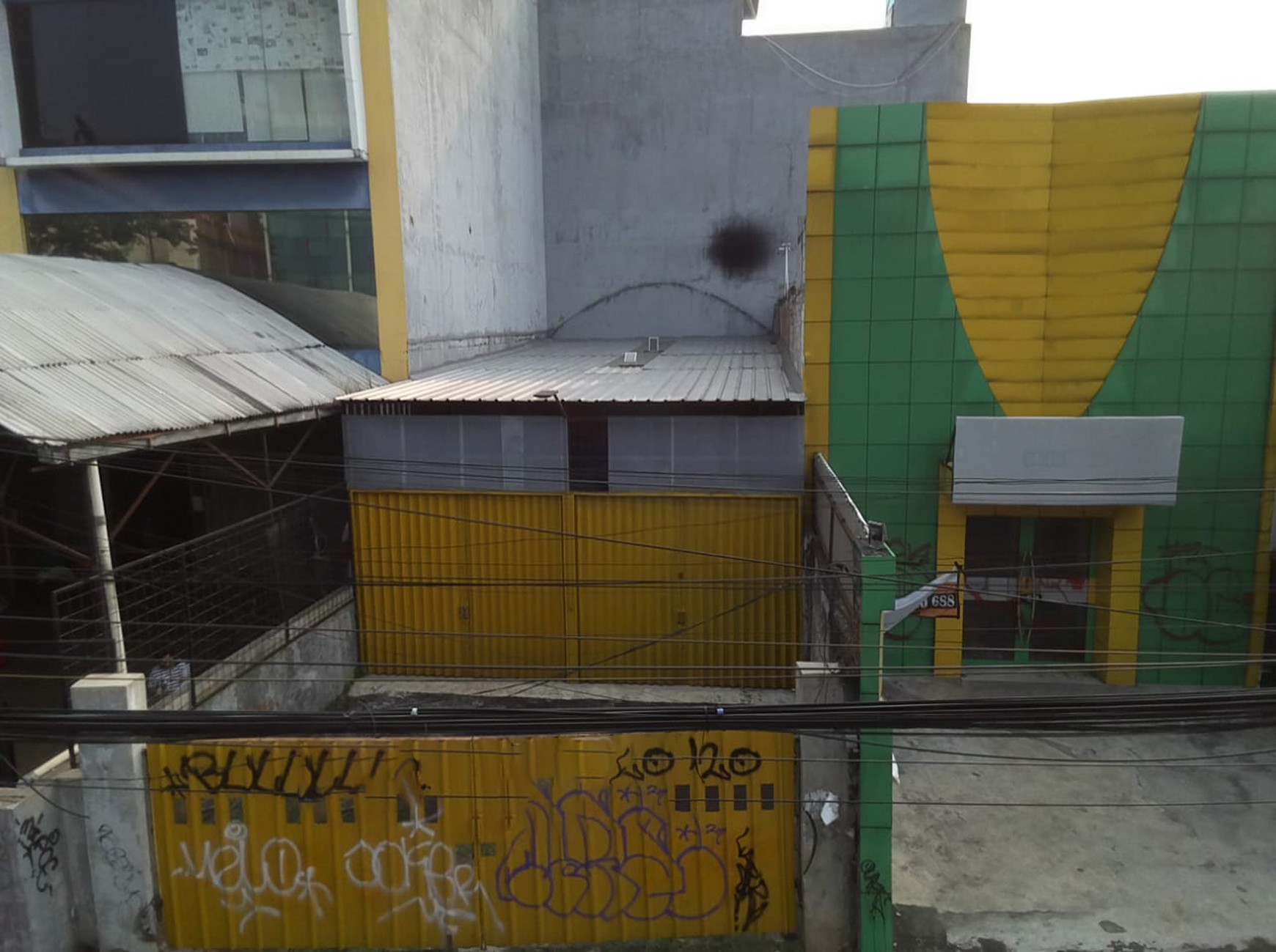 Kos Kosan 15 Pintu di Pinggir Jalan Lokasi Strategis @Kebayoran Lama, Jakarta Selatan