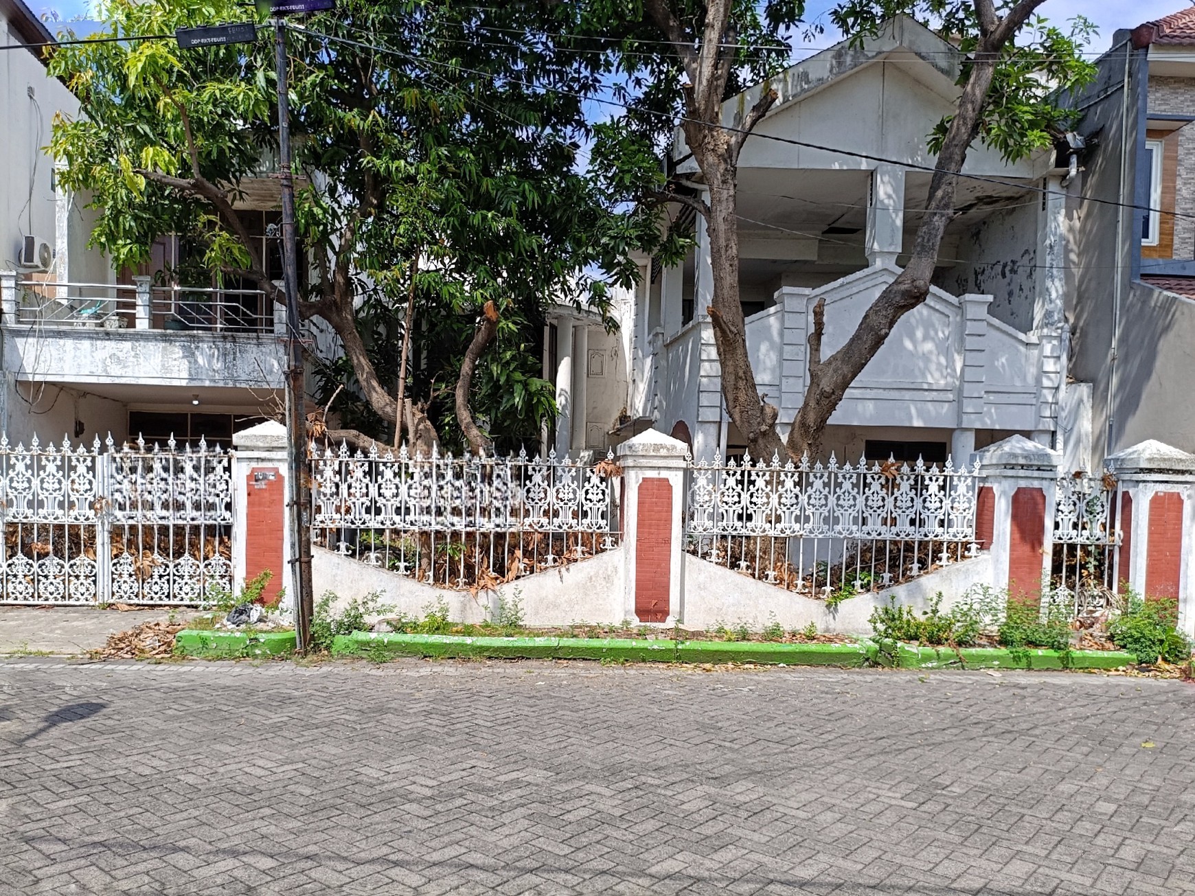 Rumah Lama Luas Rungkut Dekat Ubaya | Siap Renovasi, 4 BR, Hadap Utara, SHM