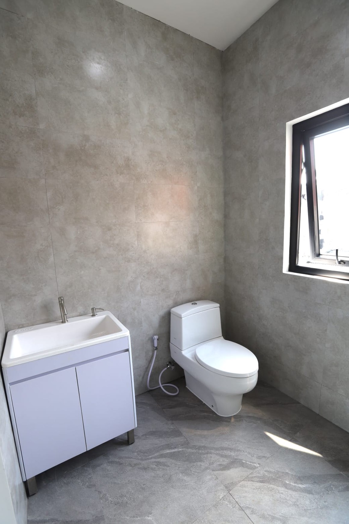 Rumah Baru 2 Lantai Siap Huni di Graha Raya Bintaro 