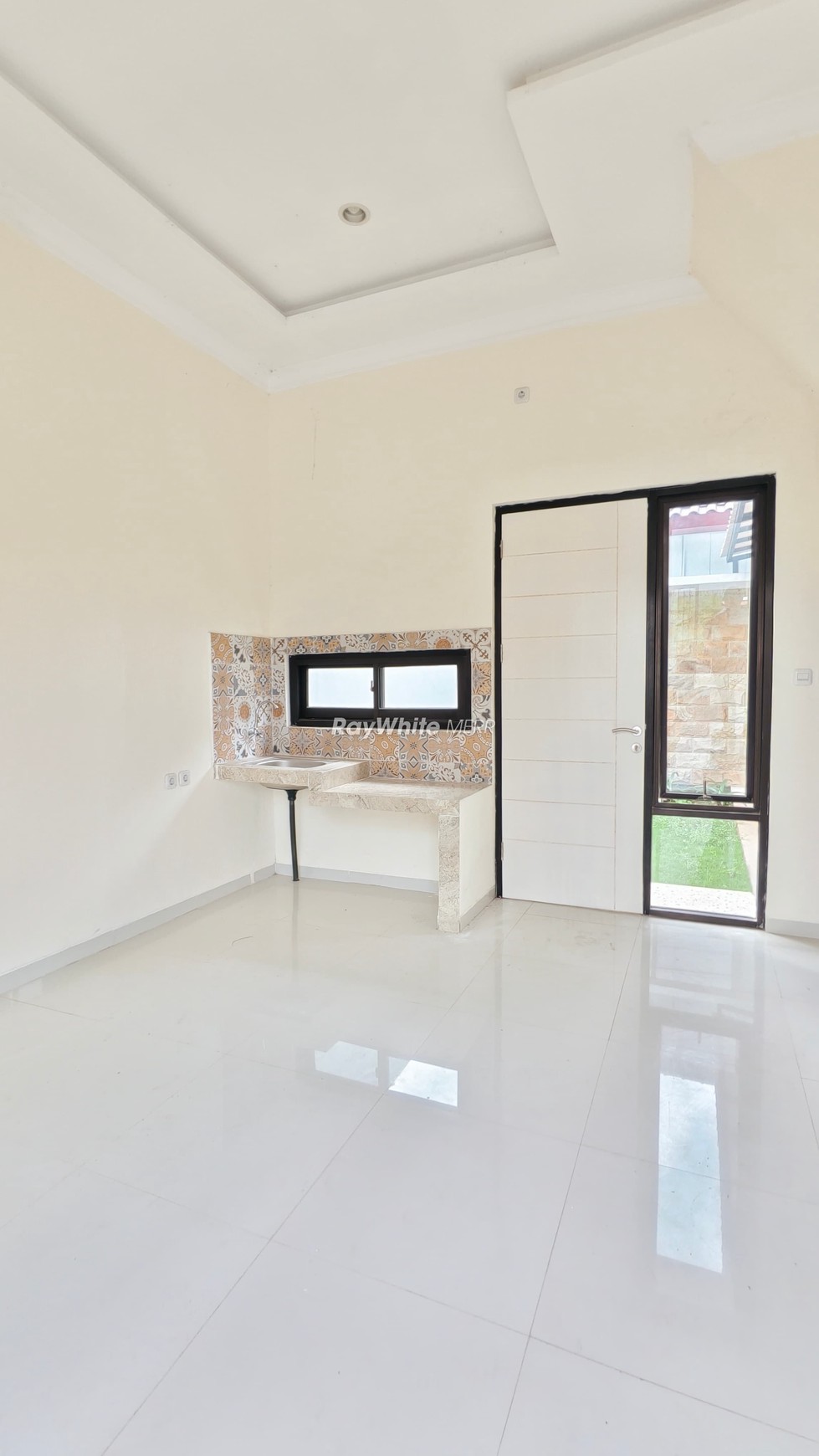 Rumah Murah 2 Lantai Dekat UPN Surabaya, Hadap Selatan!
