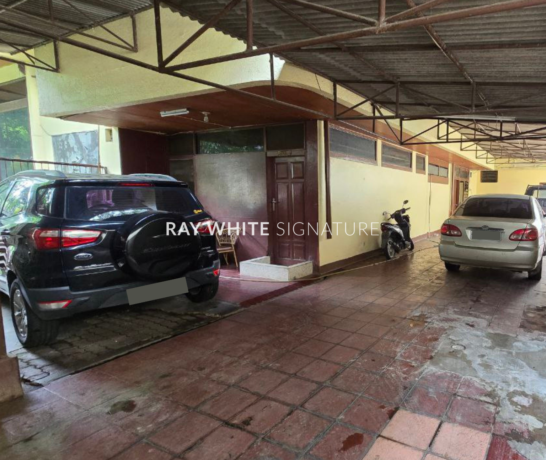 Dijual Rumah lama Depan Taman Area Prime di Kebayoran Baru
