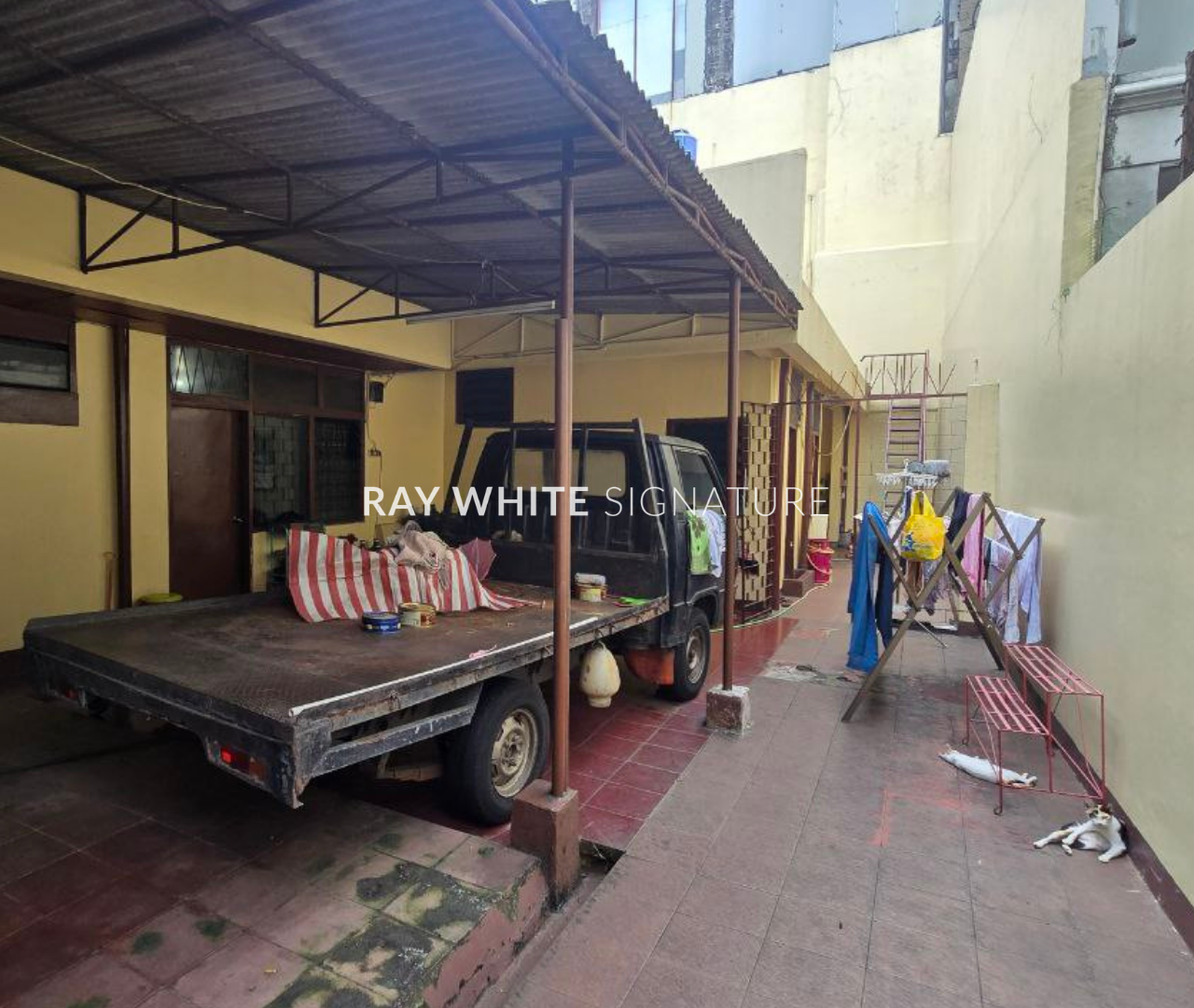 Dijual Rumah lama Depan Taman Area Prime di Kebayoran Baru