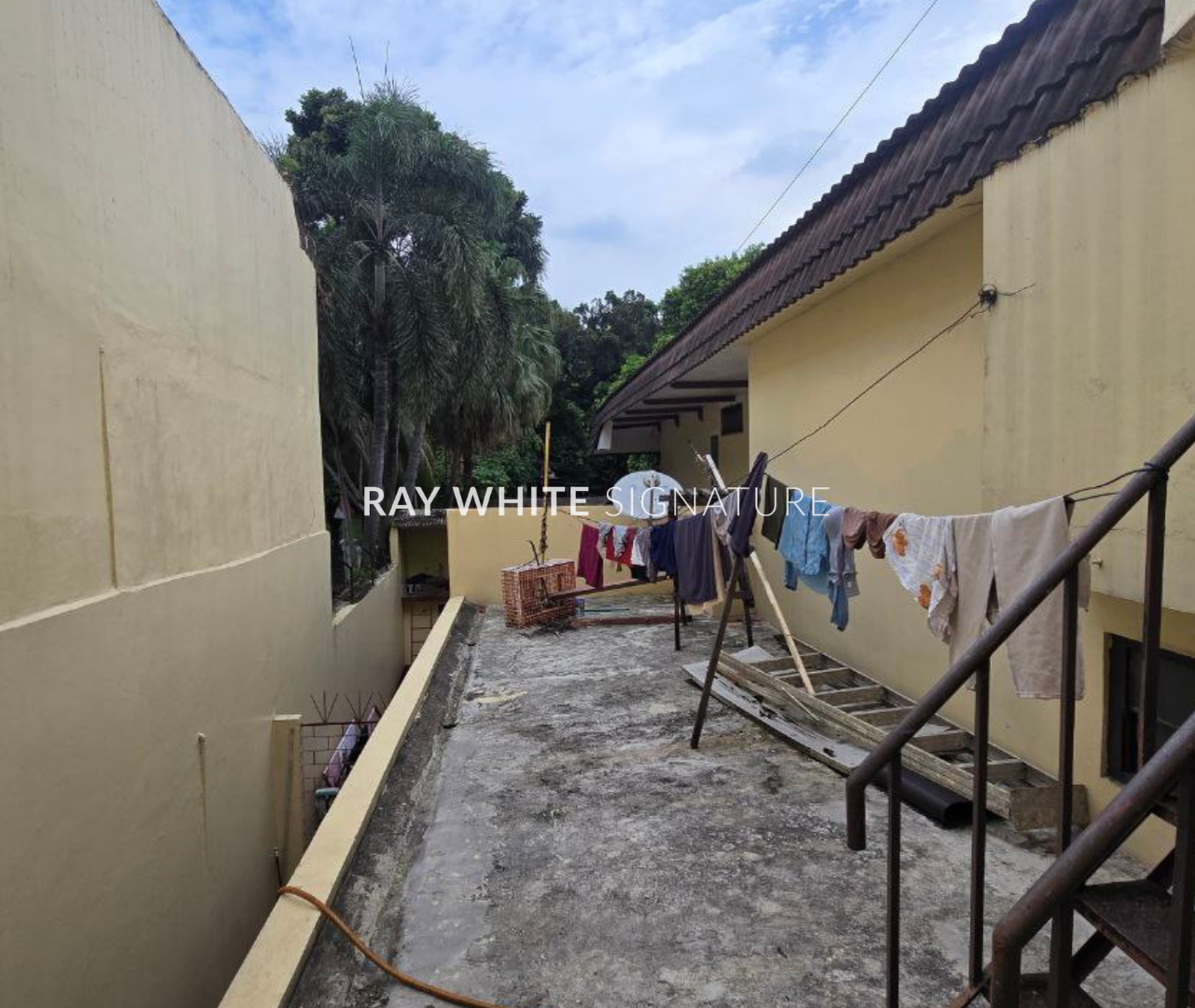 Dijual Rumah lama Depan Taman Area Prime di Kebayoran Baru