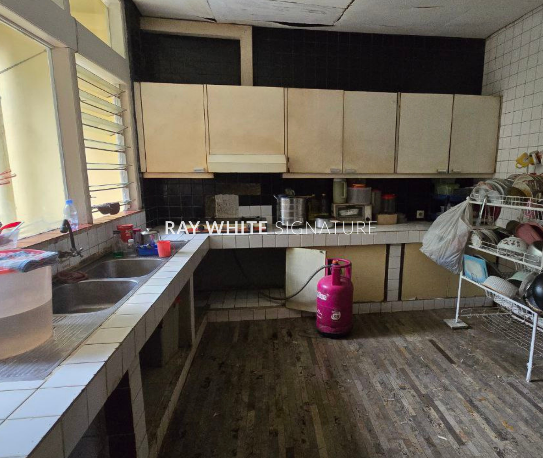 Dijual Rumah lama Depan Taman Area Prime di Kebayoran Baru