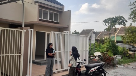 Rumah 1,5 Lantai di Rungkut, 3 Kamar Tidur, SHM.