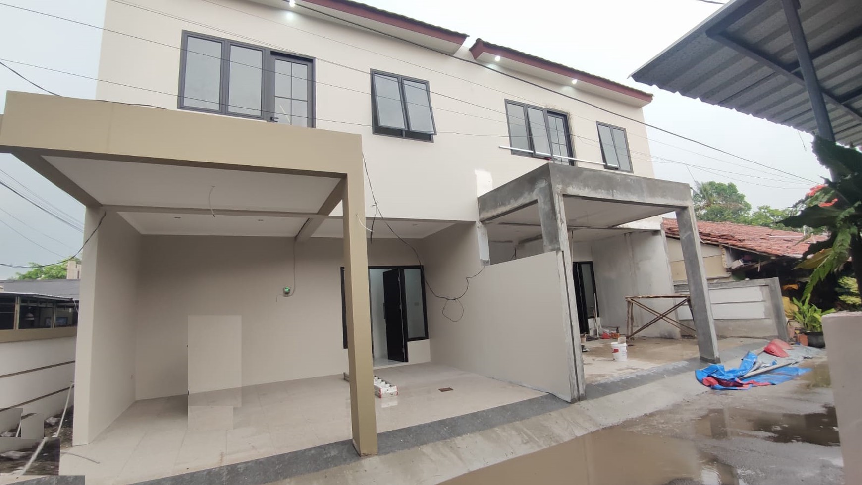 Rumah di Hoek Brand New, Di Jurang Mangu