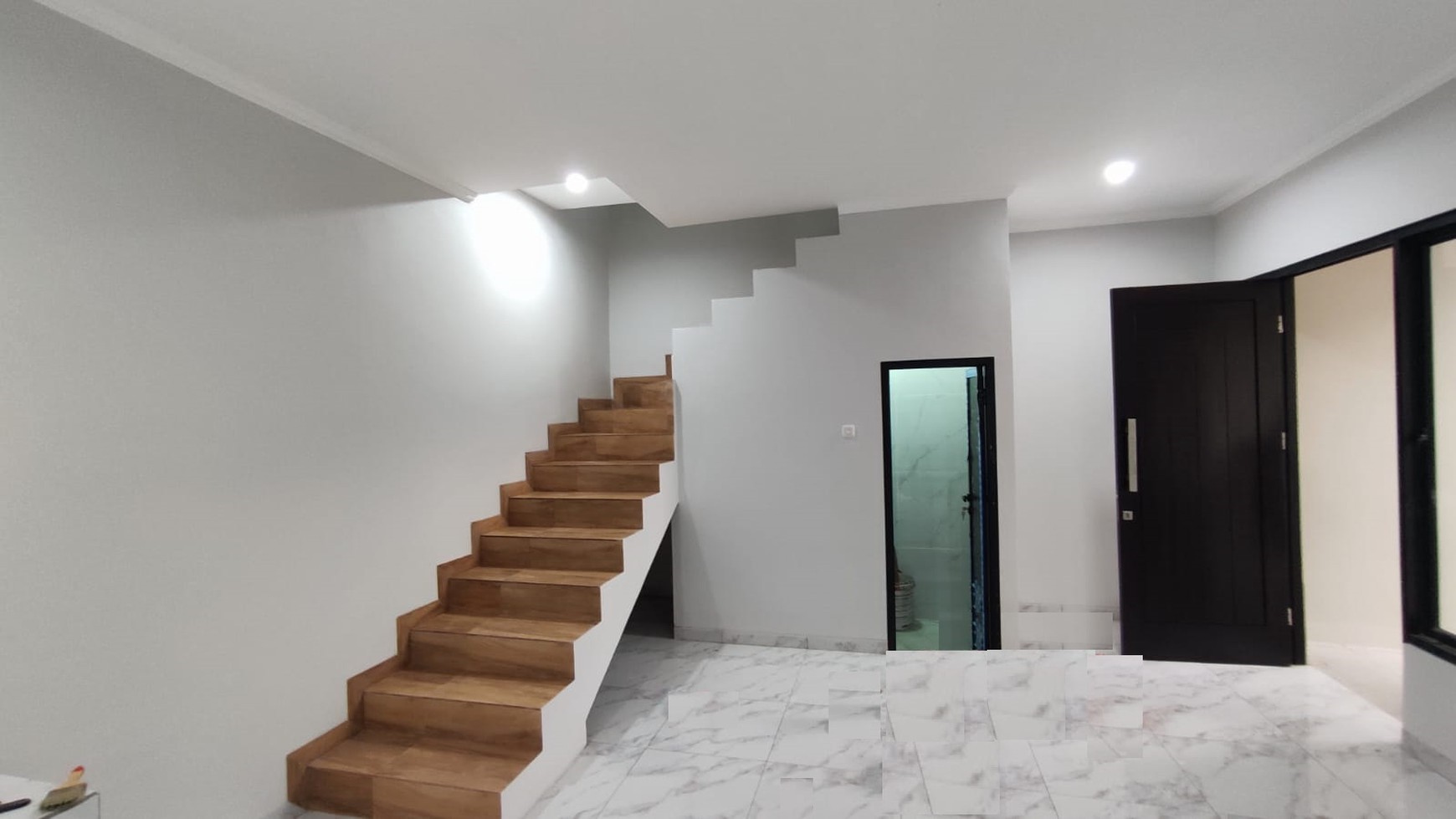 Rumah di Hoek Brand New, Di Jurang Mangu