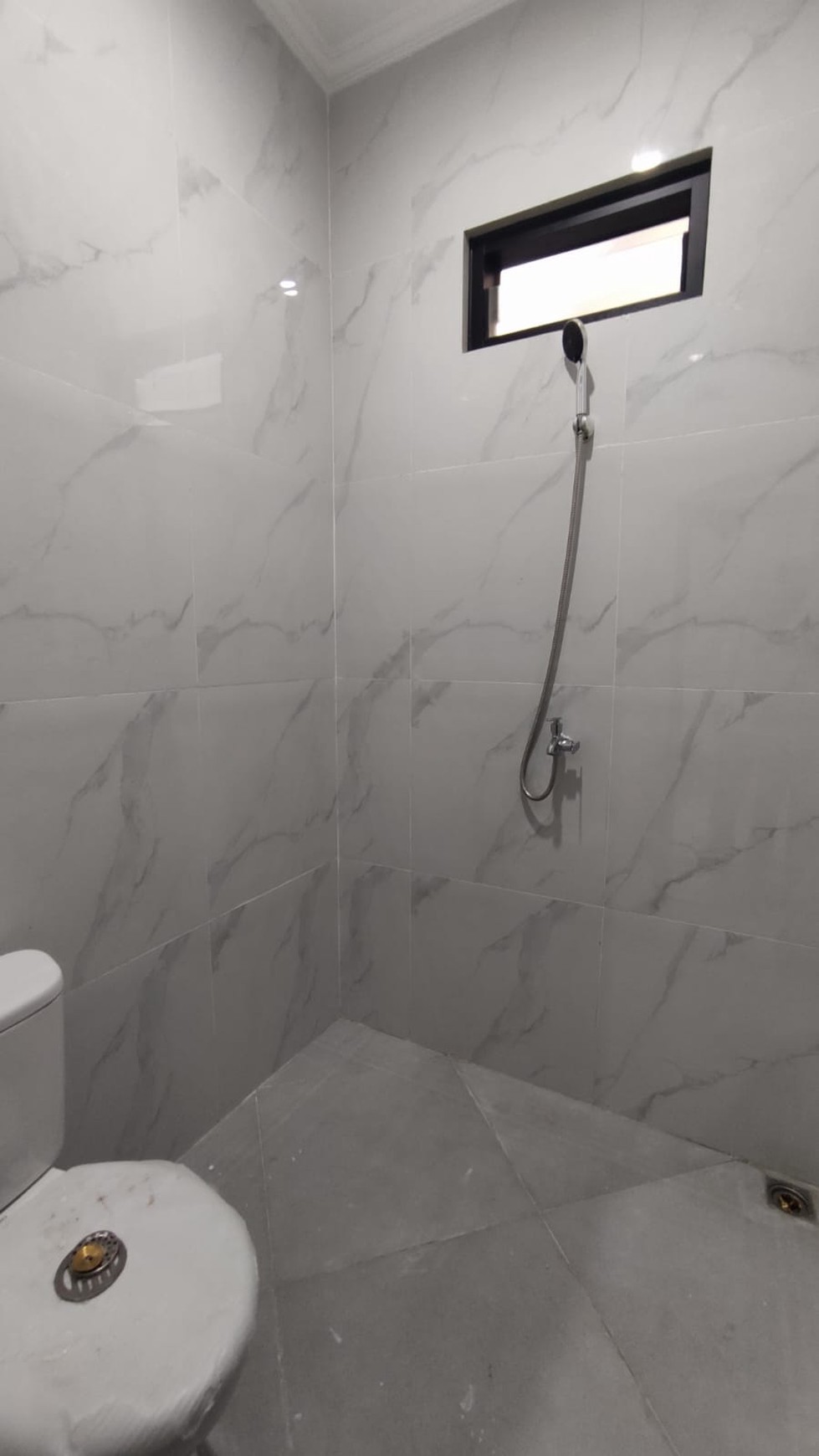 Rumah di Hoek Brand New, Di Jurang Mangu