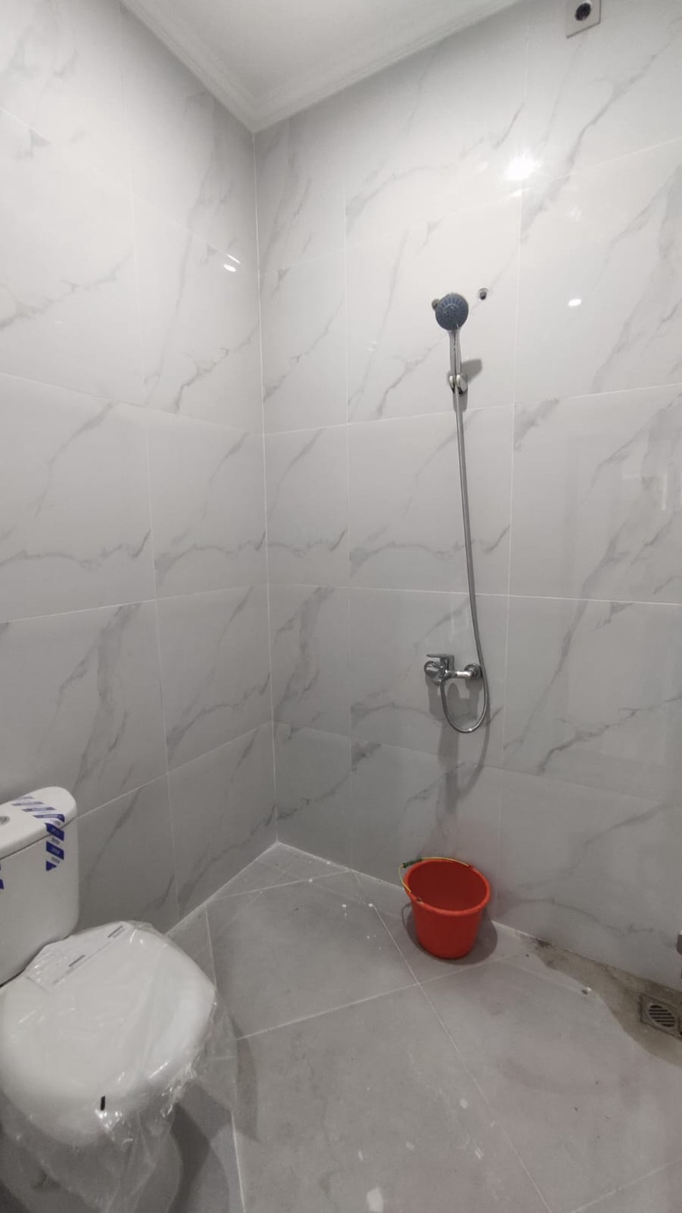 Rumah di Hoek Brand New, Di Jurang Mangu