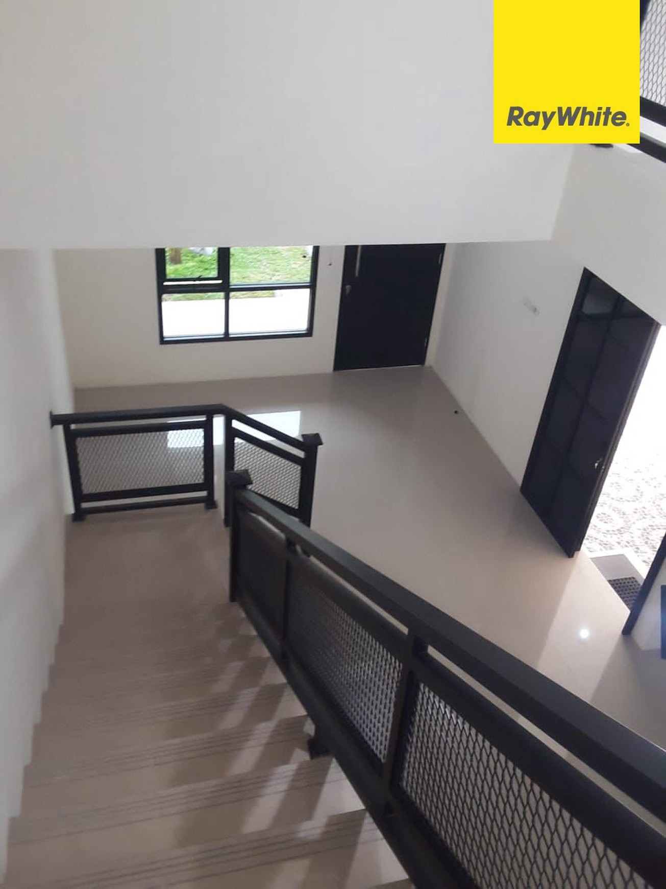 Dijual Rumah SHM di Jalan Tenggilis Utara Surabaya