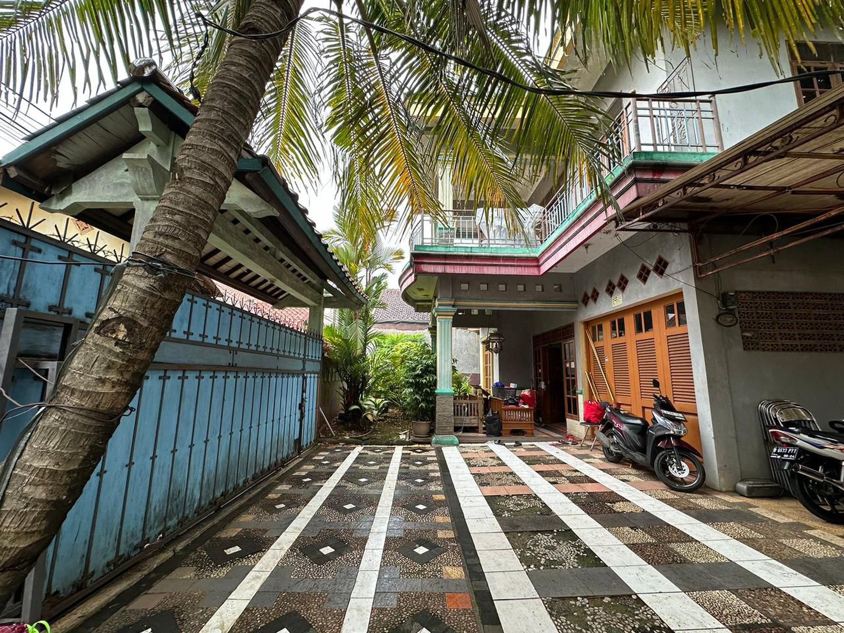 Rumah 2 Lantai, Luas, Bebas banjir, Lokasi strategis di Jagakarsa