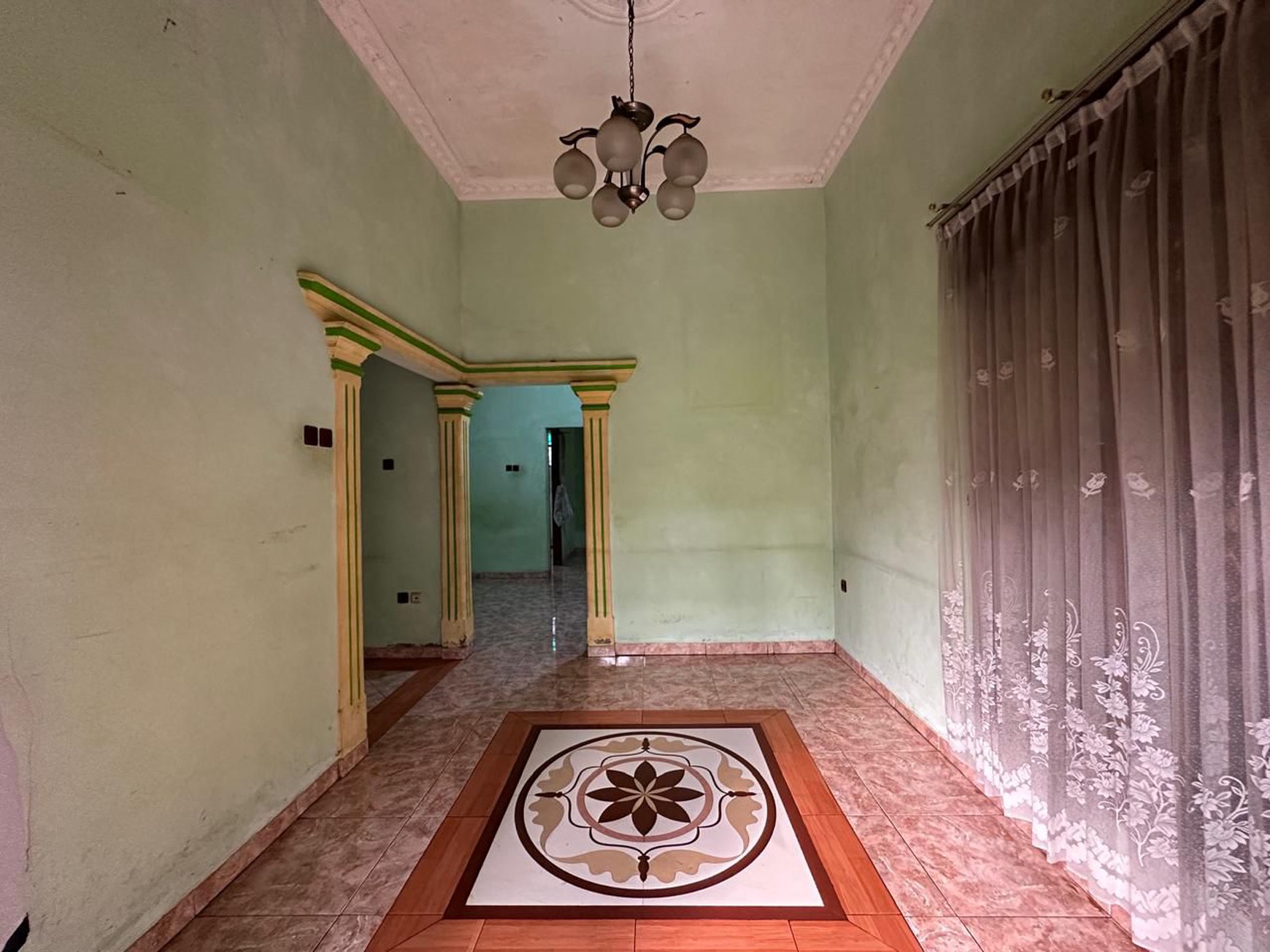 Rumah 2 Lantai, Luas, Bebas banjir, Lokasi strategis di Jagakarsa